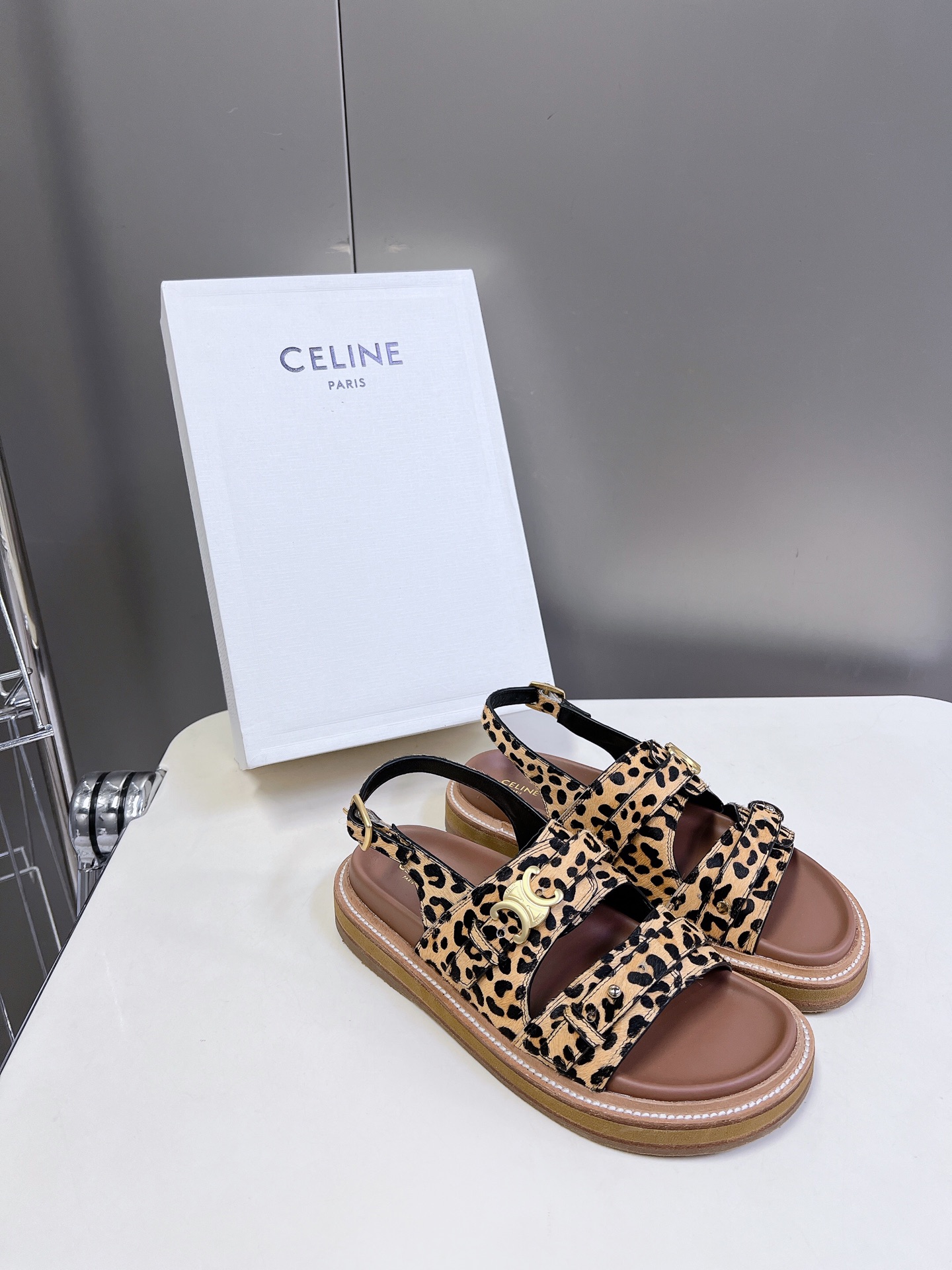  【CELINE】思琳代级别 春夏新品凯旋门复古罗马凉鞋拖鞋  进出专柜无压力，重工版，拒绝一眼假low
