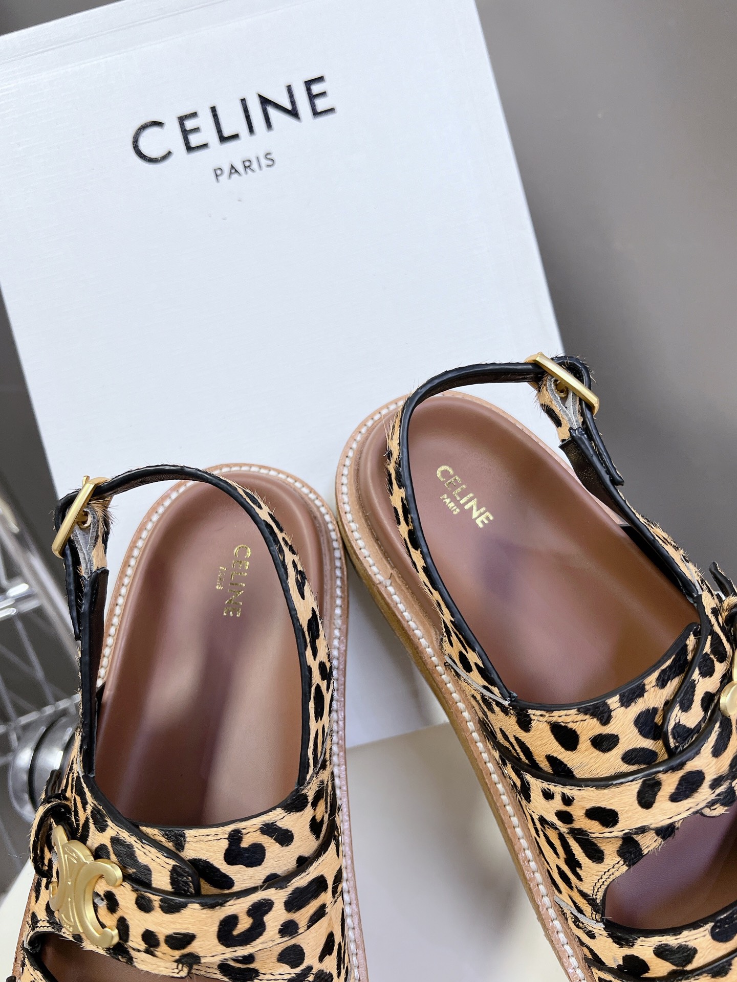  【CELINE】思琳代级别 春夏新品凯旋门复古罗马凉鞋拖鞋  进出专柜无压力，重工版，拒绝一眼假low