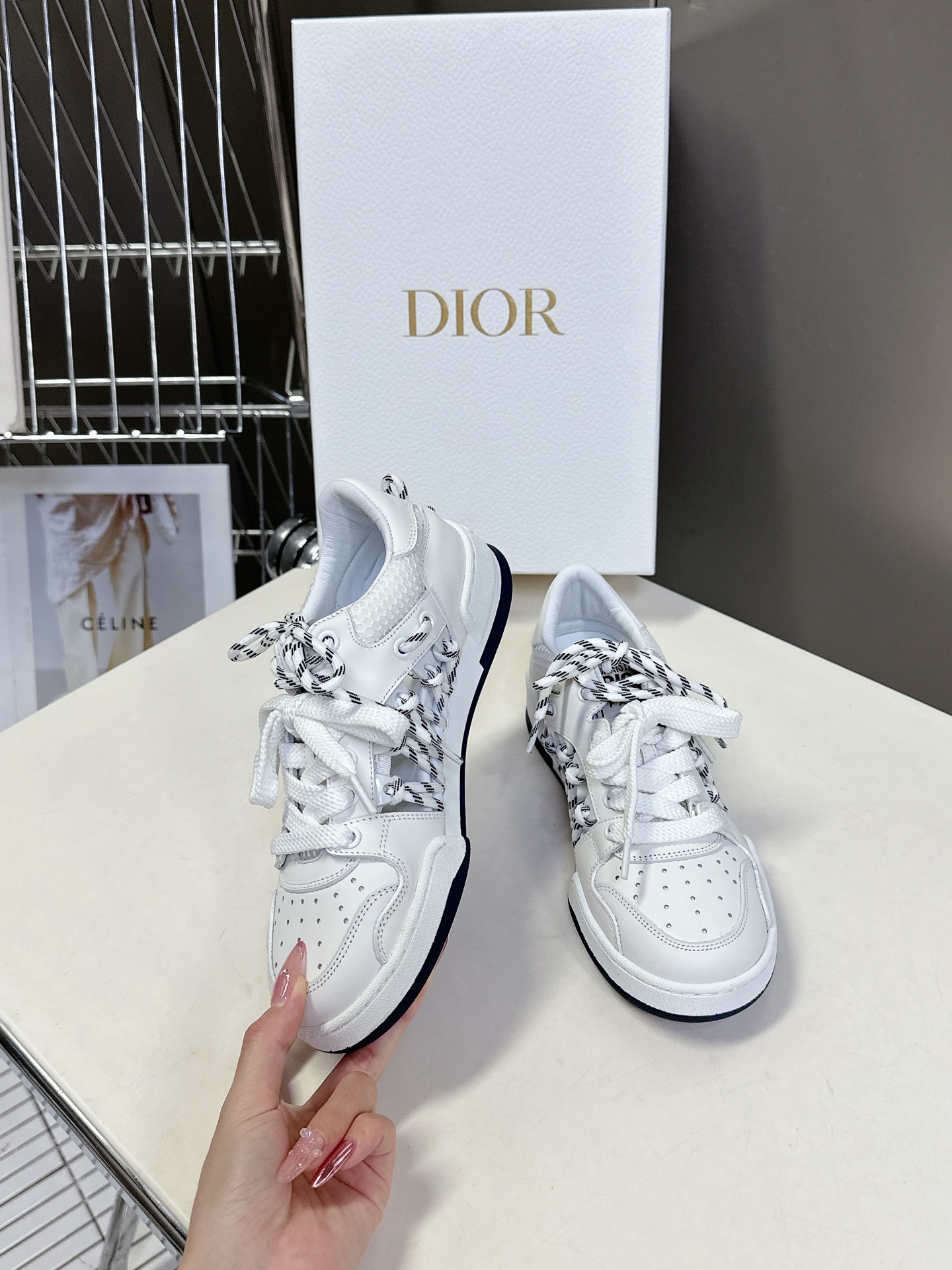  Dior迪奥春夏走秀款镂空运动鞋 
      太古汇RMB9990购入开发 完美复刻 25SS出镜率