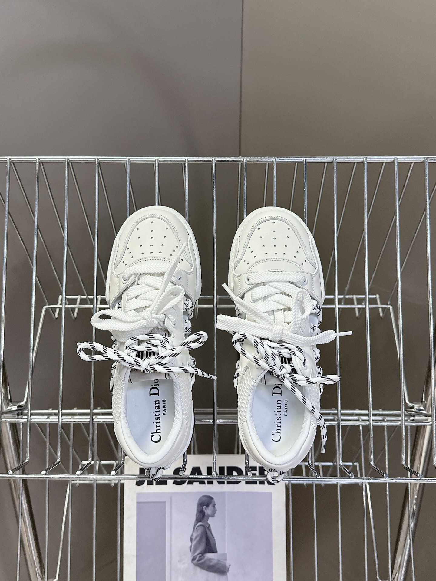  Dior迪奥春夏走秀款镂空运动鞋 
      太古汇RMB9990购入开发 完美复刻 25SS出镜率