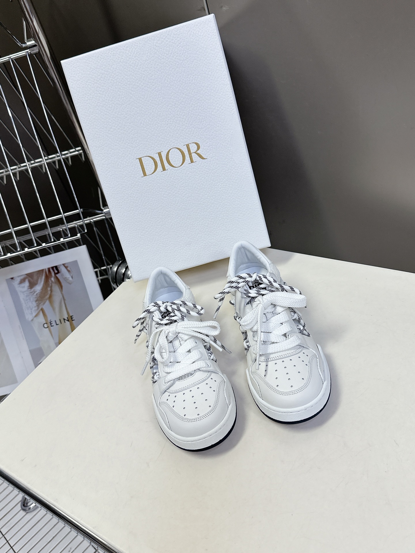  Dior迪奥春夏走秀款镂空运动鞋 
      太古汇RMB9990购入开发 完美复刻 25SS出镜率