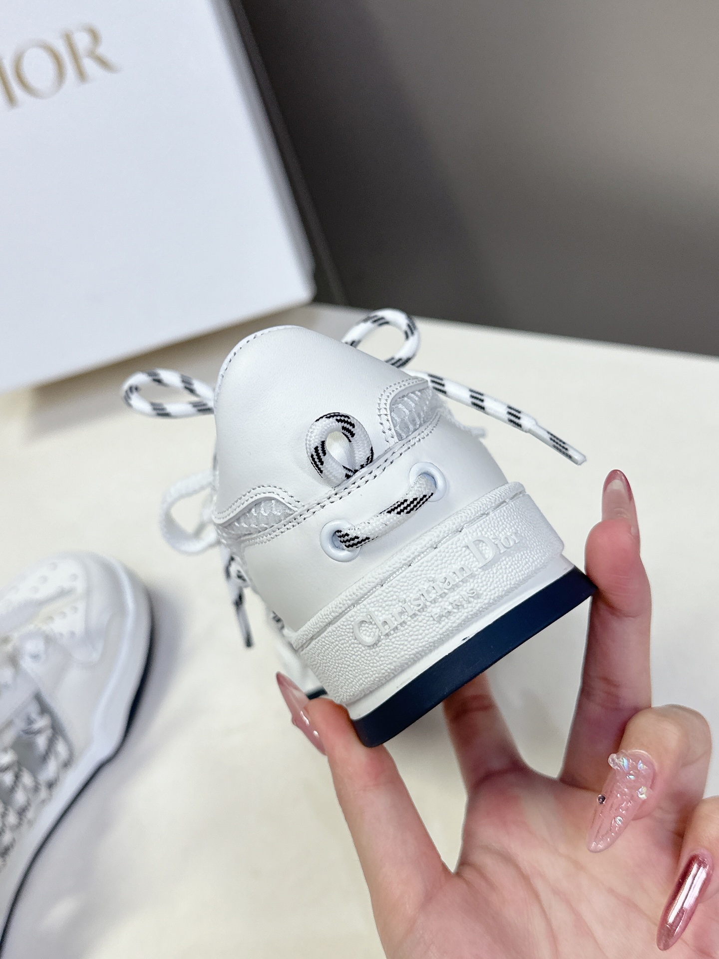  Dior迪奥春夏走秀款镂空运动鞋 
      太古汇RMB9990购入开发 完美复刻 25SS出镜率