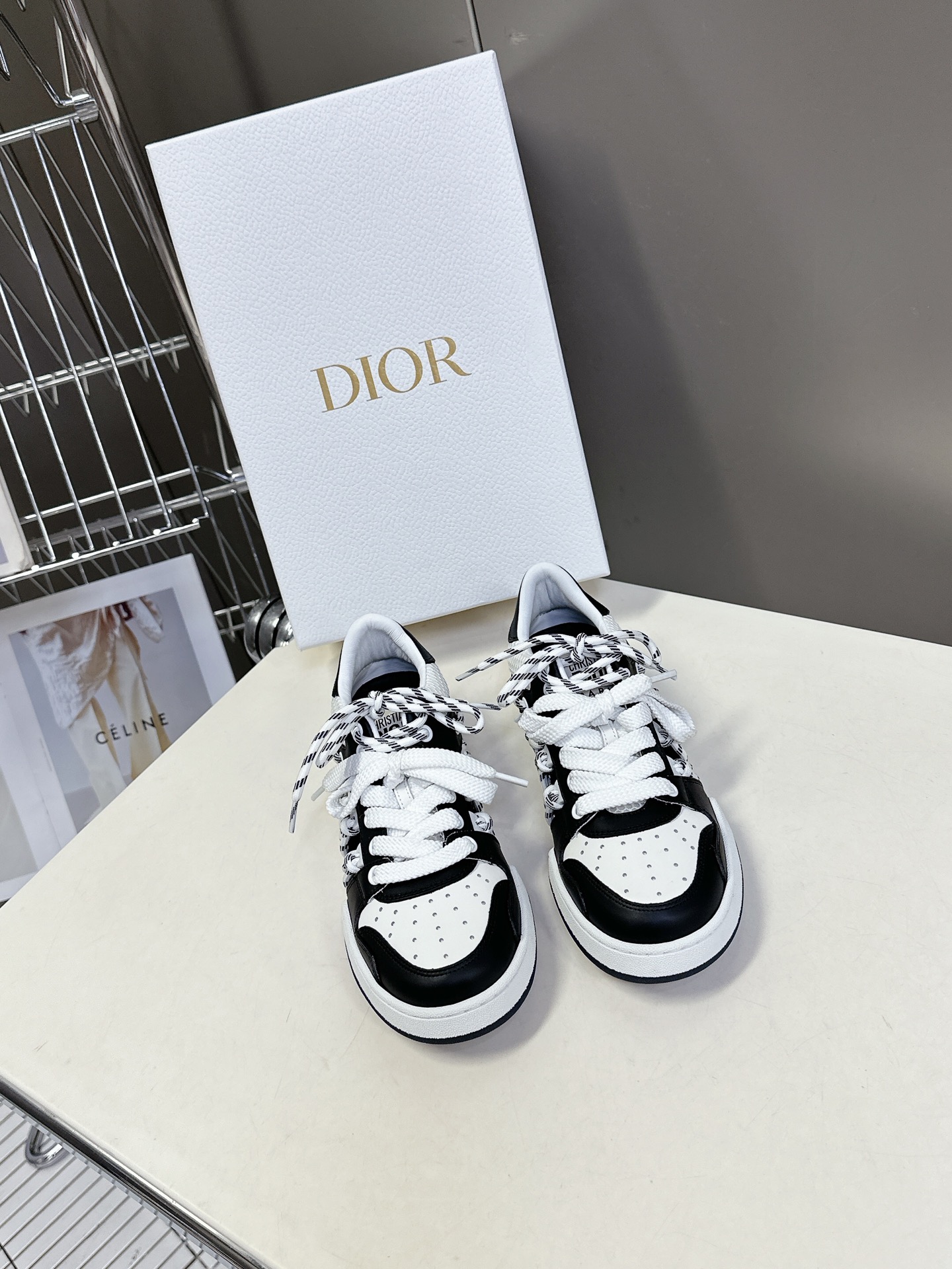  Dior迪奥春夏走秀款镂空运动鞋 
      太古汇RMB9990购入开发 完美复刻 25SS出镜率