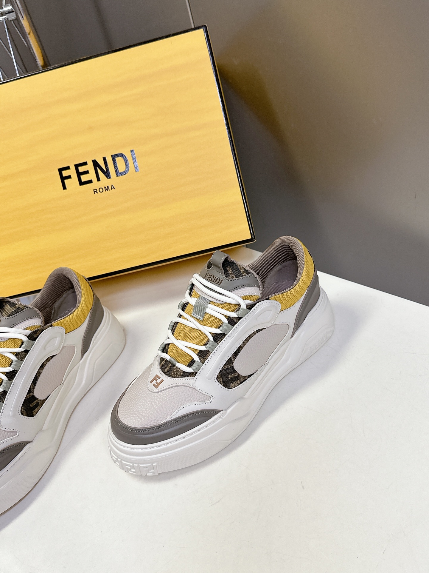  Fendi芬迪春夏最新走秀款运动鞋 25秀场出镜率最高的单品 原版购入开发 一比一复刻 设计师Kim 