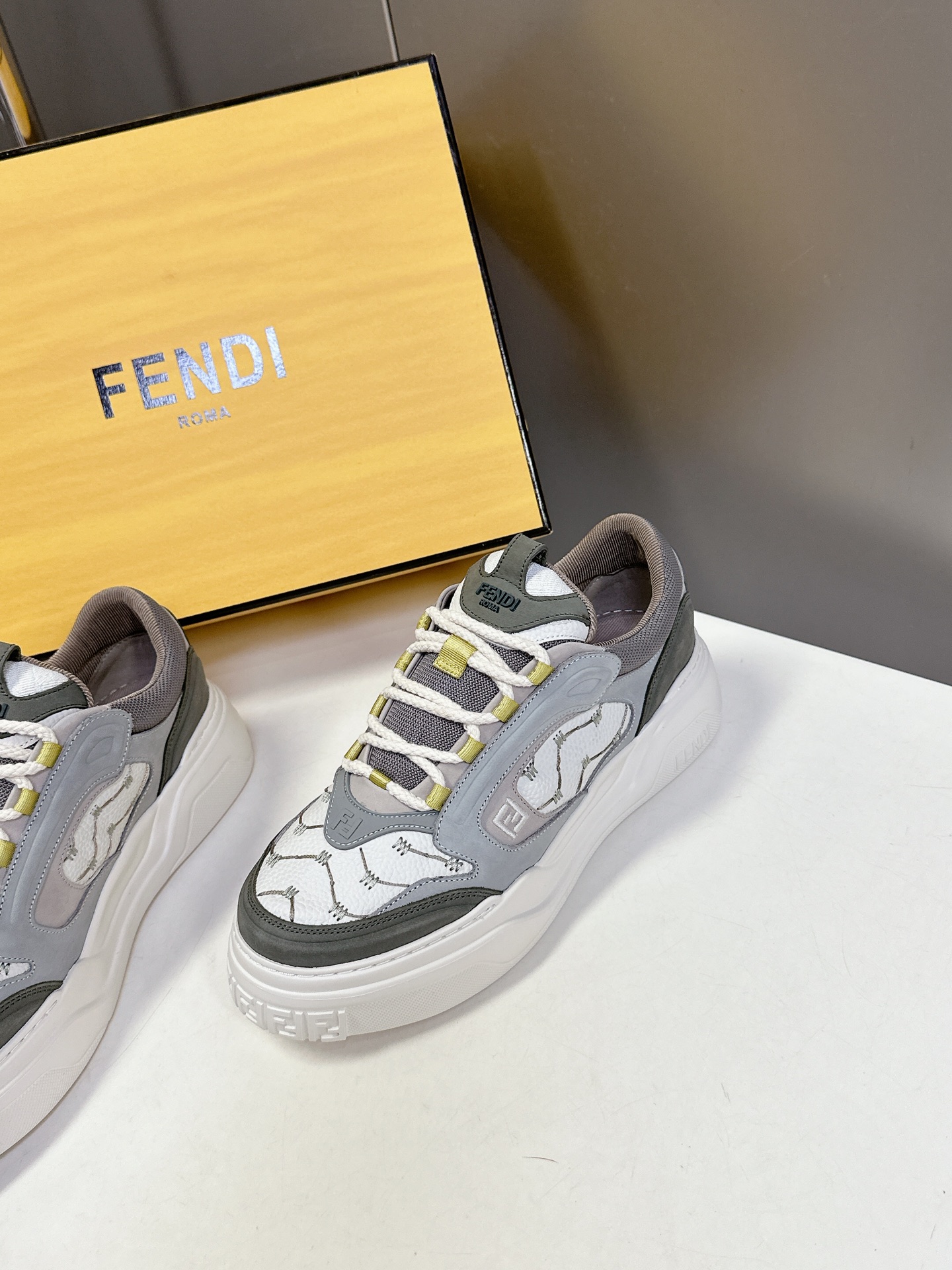  Fendi芬迪春夏最新走秀款运动鞋 25秀场出镜率最高的单品 原版购入开发 一比一复刻 设计师Kim 