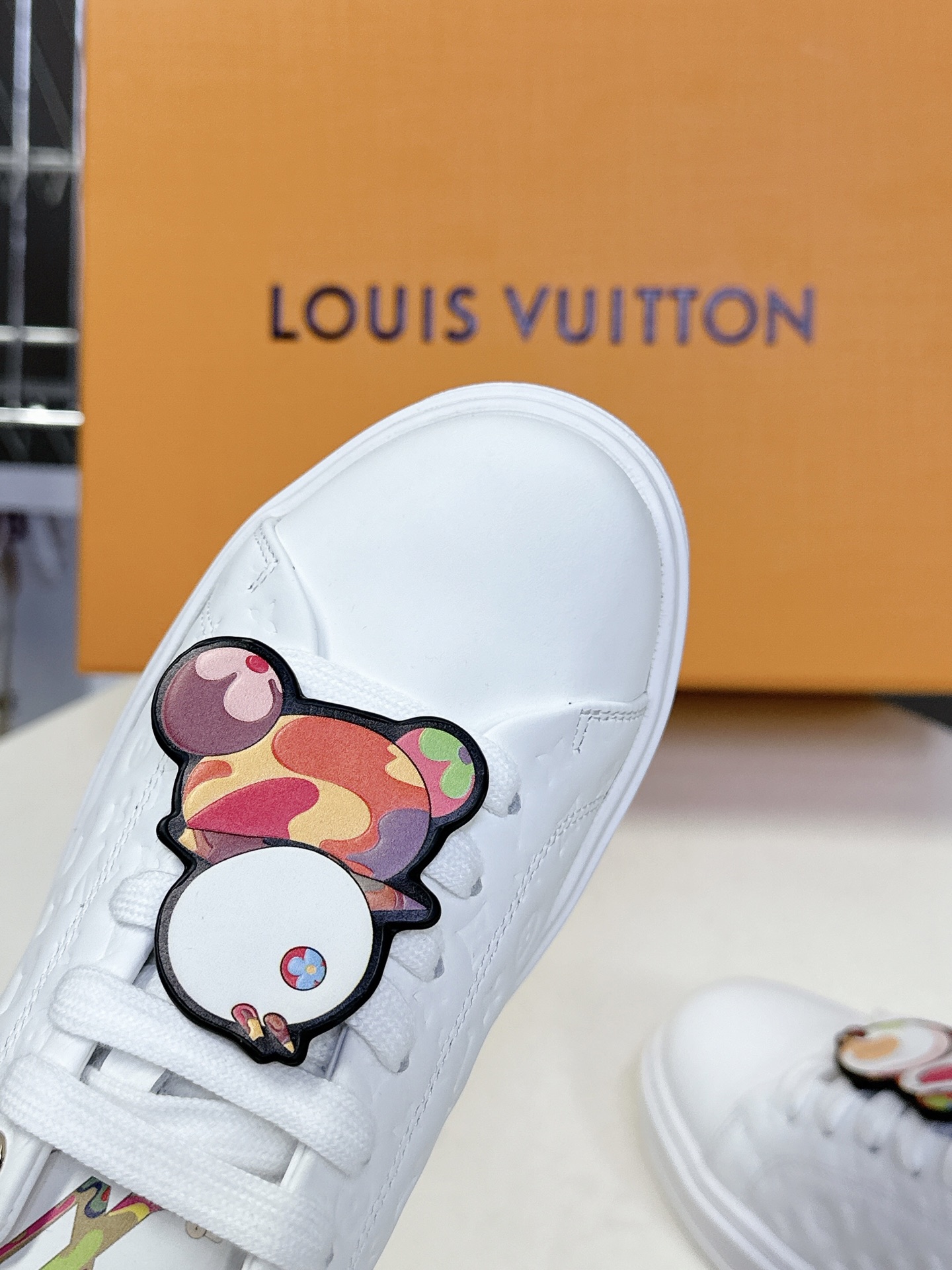   Louis Vuitton路易威登情侣款小白鞋 超多网红时尚博主种草 简约的鞋型格板设计 品牌LOG