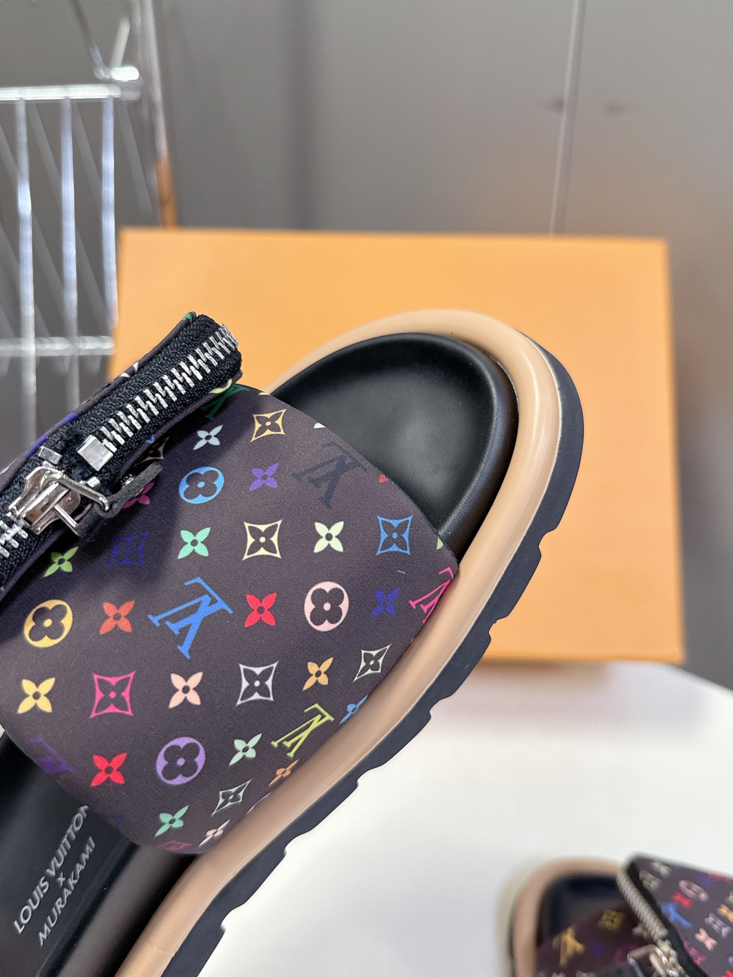  LV 路易威登X TM村上隆联名情侣款拖鞋硬货上新🆕

❥BS代购级别！高级感十足！国内外博主刷爆的一
