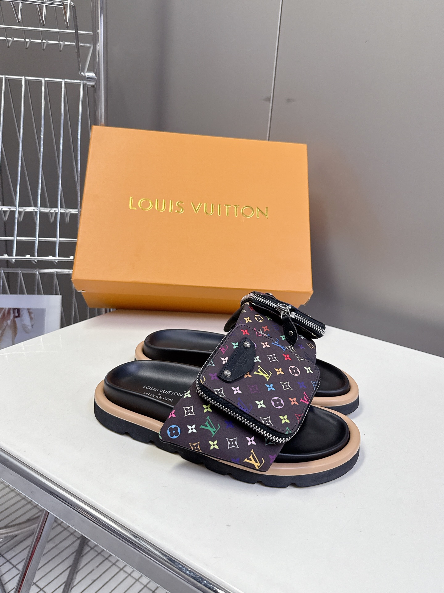  LV 路易威登X TM村上隆联名情侣款拖鞋硬货上新🆕

❥BS代购级别！高级感十足！国内外博主刷爆的一
