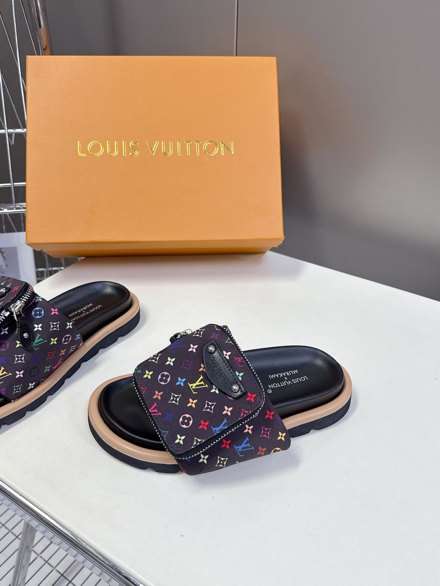  LV 路易威登X TM村上隆联名情侣款拖鞋硬货上新🆕

❥BS代购级别！高级感十足！国内外博主刷爆的一