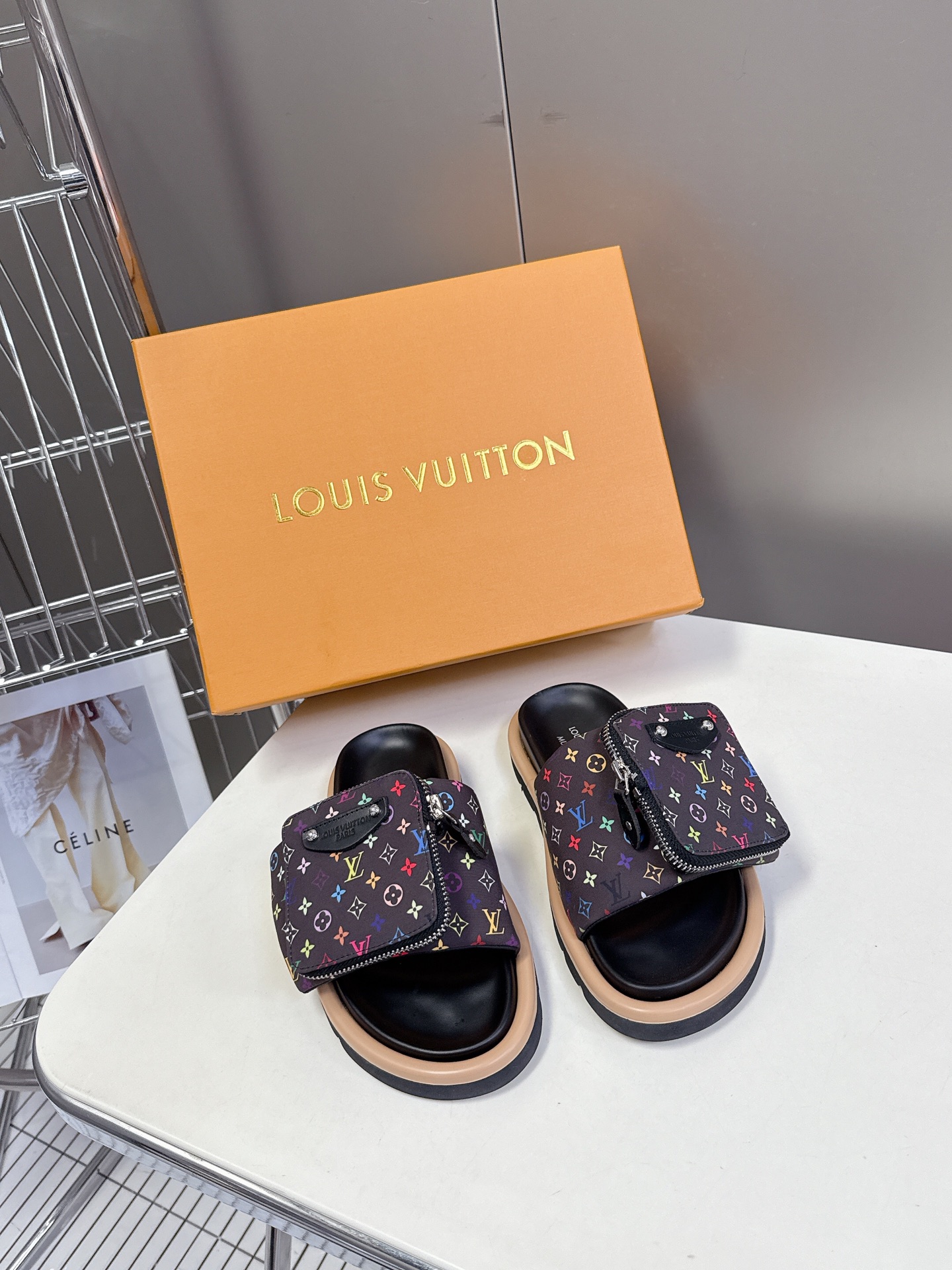  LV 路易威登X TM村上隆联名情侣款拖鞋硬货上新🆕

❥BS代购级别！高级感十足！国内外博主刷爆的一