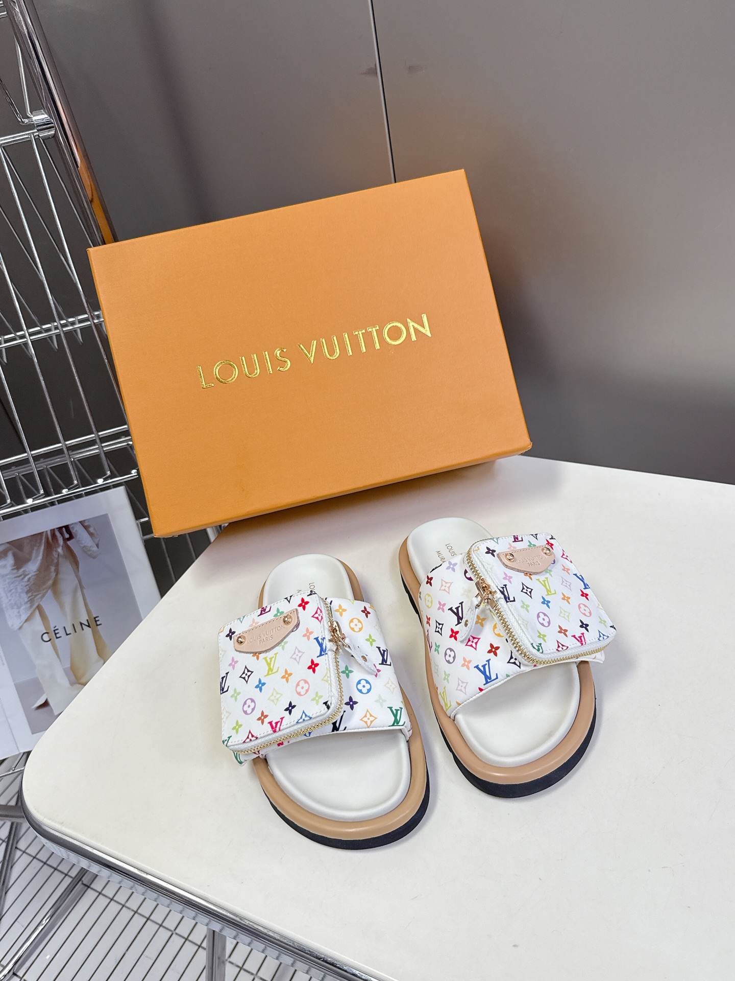  LV 路易威登X TM村上隆联名情侣款拖鞋硬货上新🆕

❥BS代购级别！高级感十足！国内外博主刷爆的一