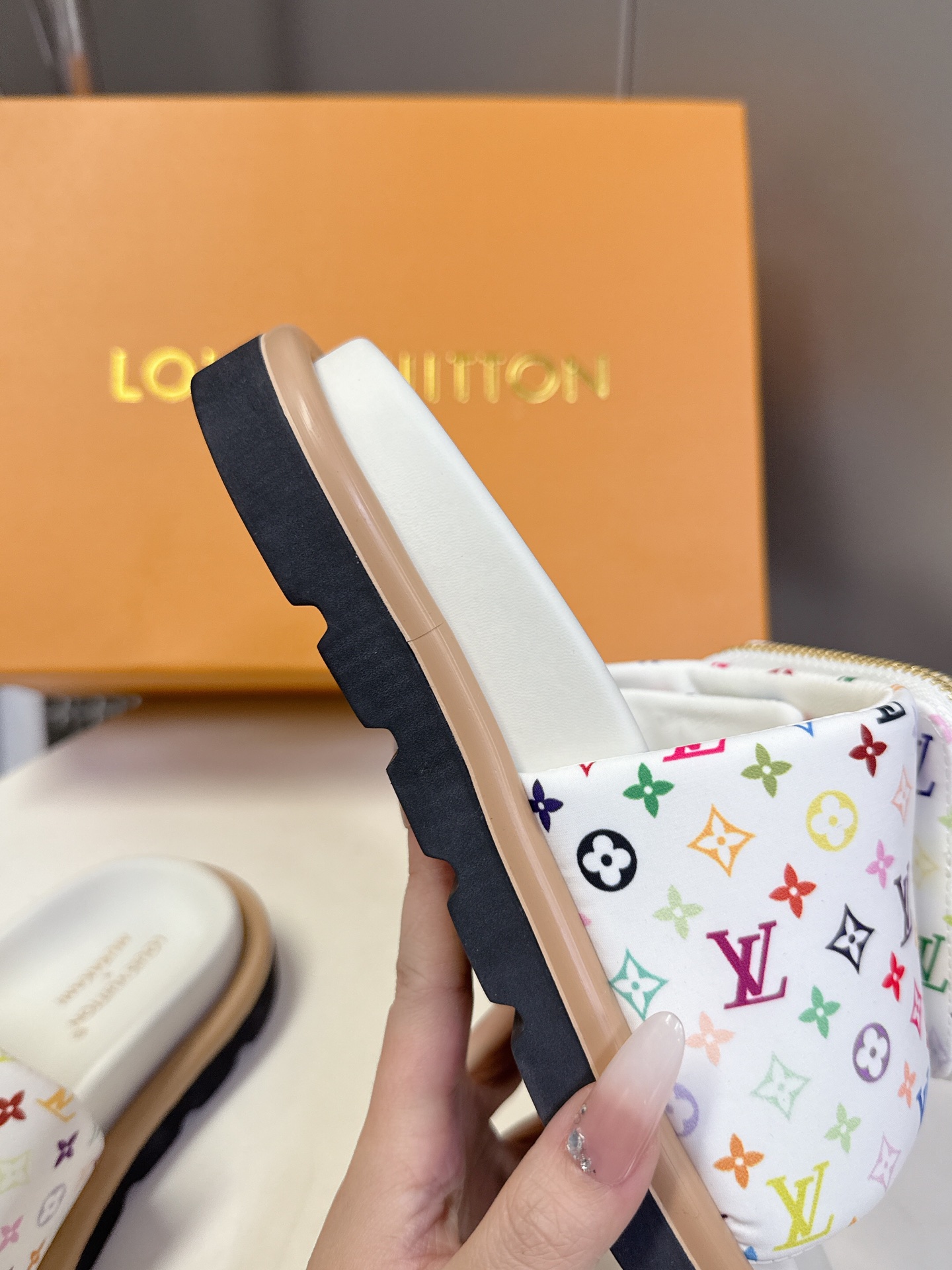  LV 路易威登X TM村上隆联名情侣款拖鞋硬货上新🆕

❥BS代购级别！高级感十足！国内外博主刷爆的一