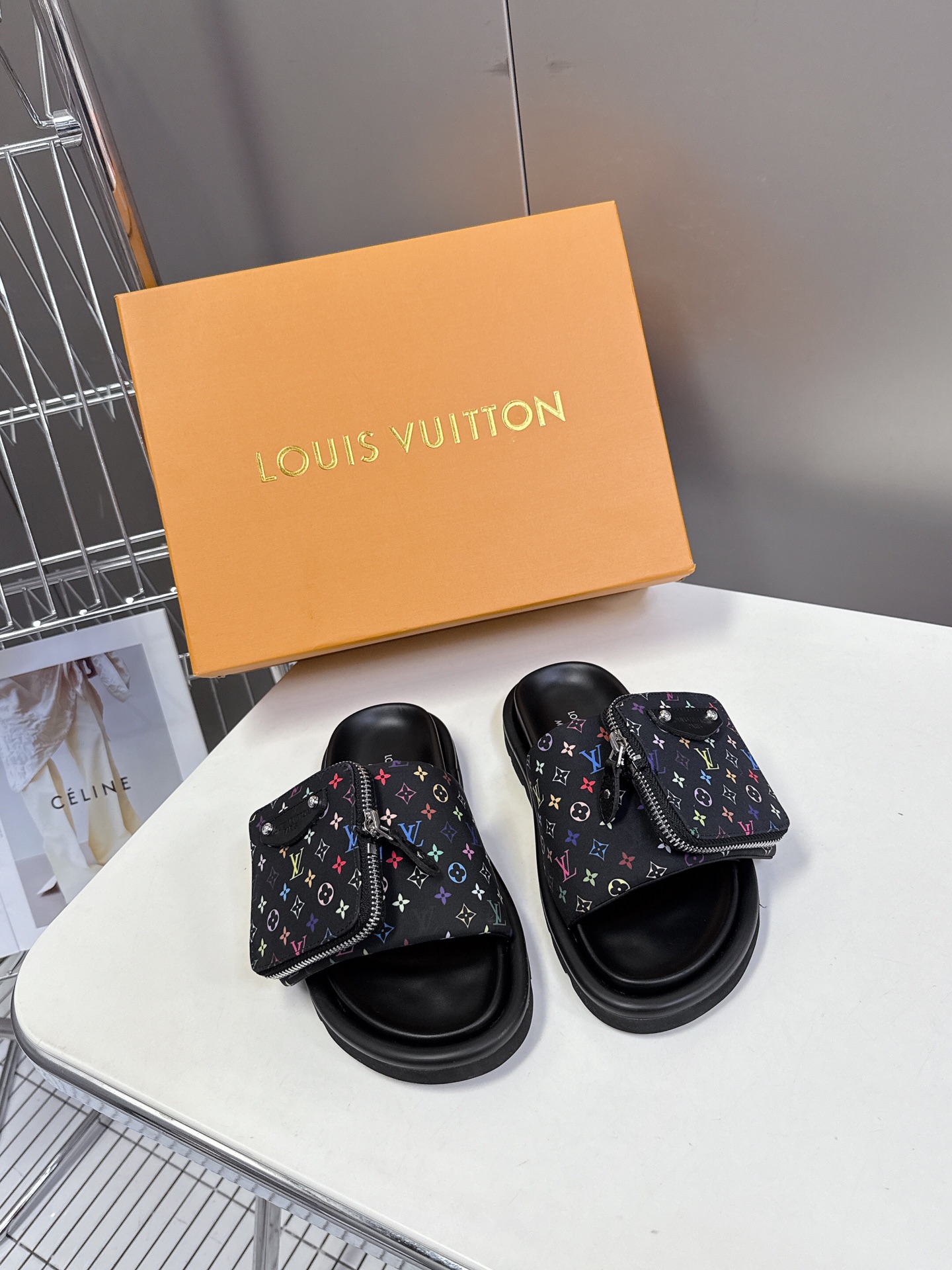  LV 路易威登X TM村上隆联名情侣款拖鞋硬货上新🆕

❥BS代购级别！高级感十足！国内外博主刷爆的一