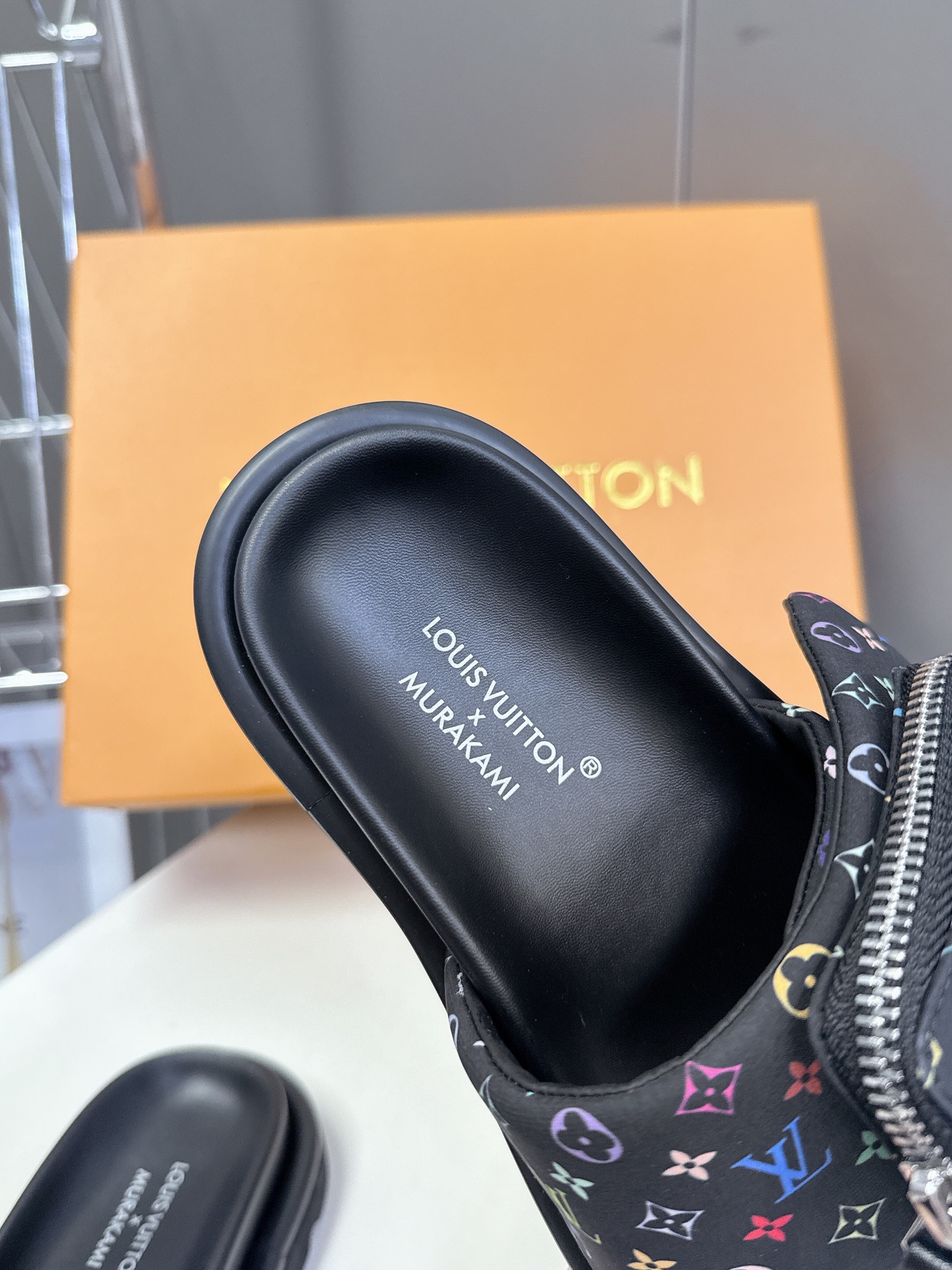  LV 路易威登X TM村上隆联名情侣款拖鞋硬货上新🆕

❥BS代购级别！高级感十足！国内外博主刷爆的一