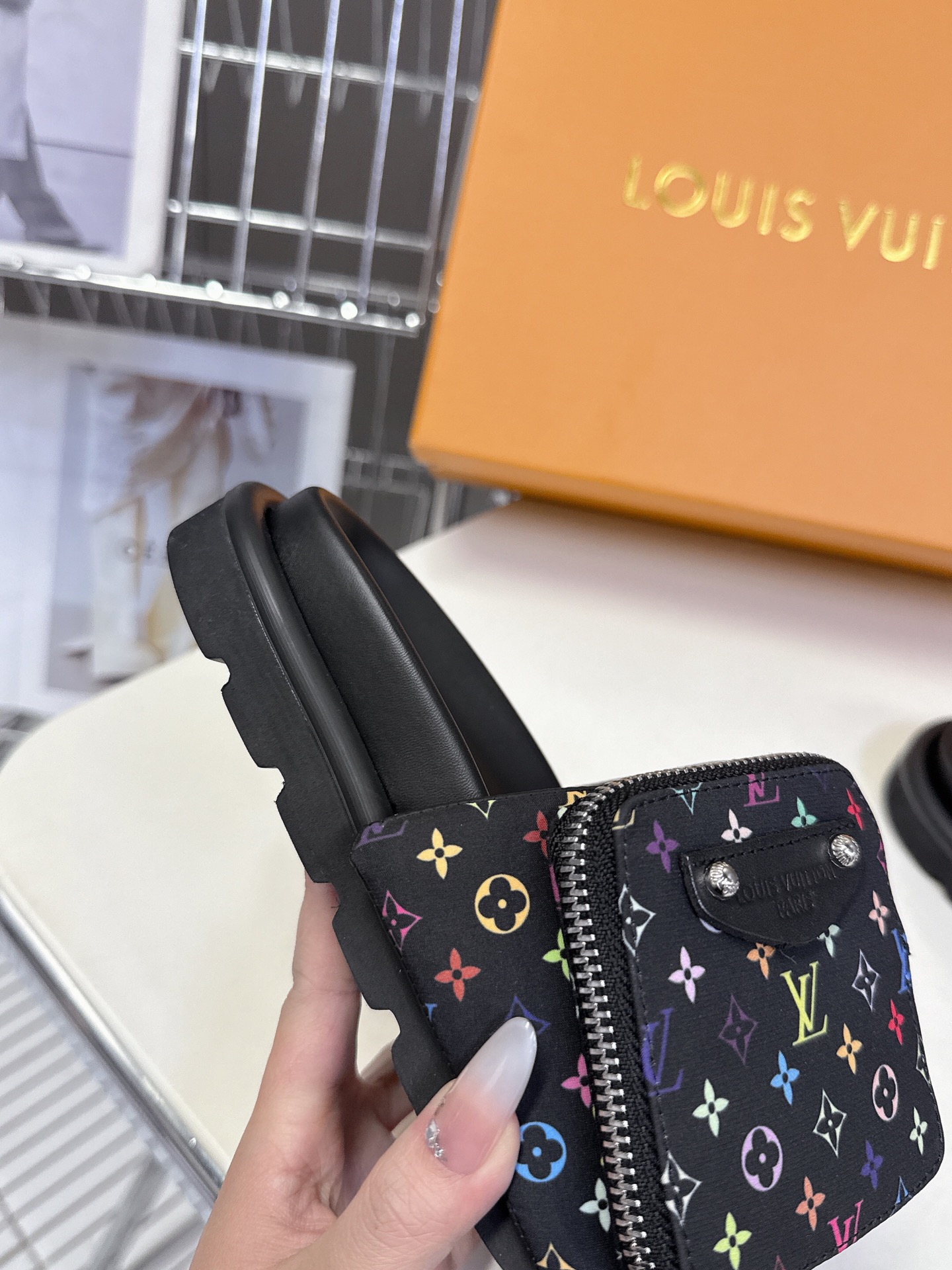  LV 路易威登X TM村上隆联名情侣款拖鞋硬货上新🆕

❥BS代购级别！高级感十足！国内外博主刷爆的一