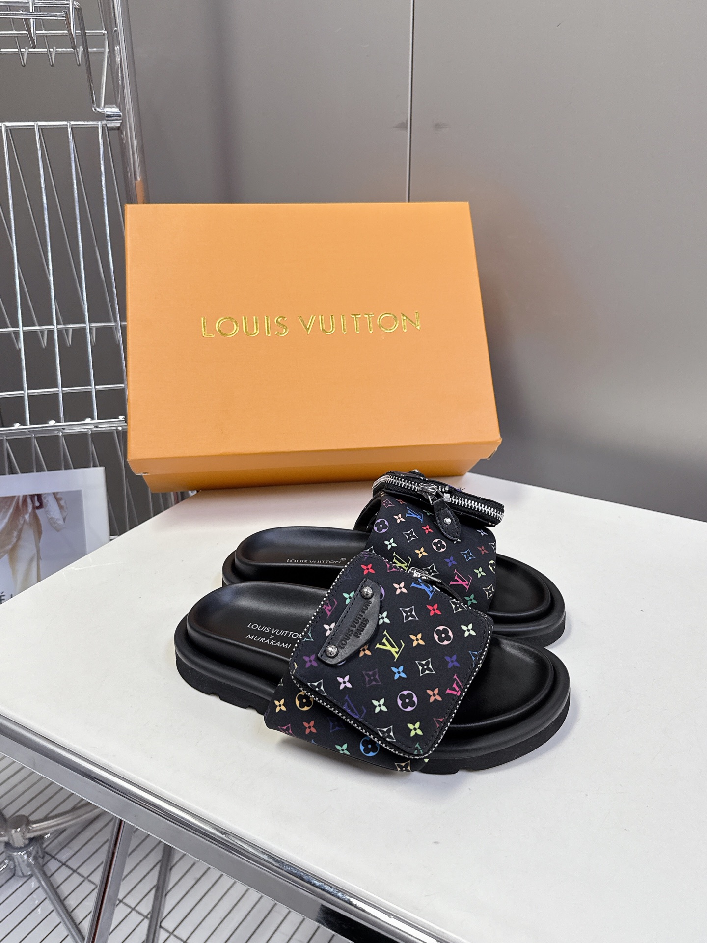  LV 路易威登X TM村上隆联名情侣款拖鞋硬货上新🆕

❥BS代购级别！高级感十足！国内外博主刷爆的一