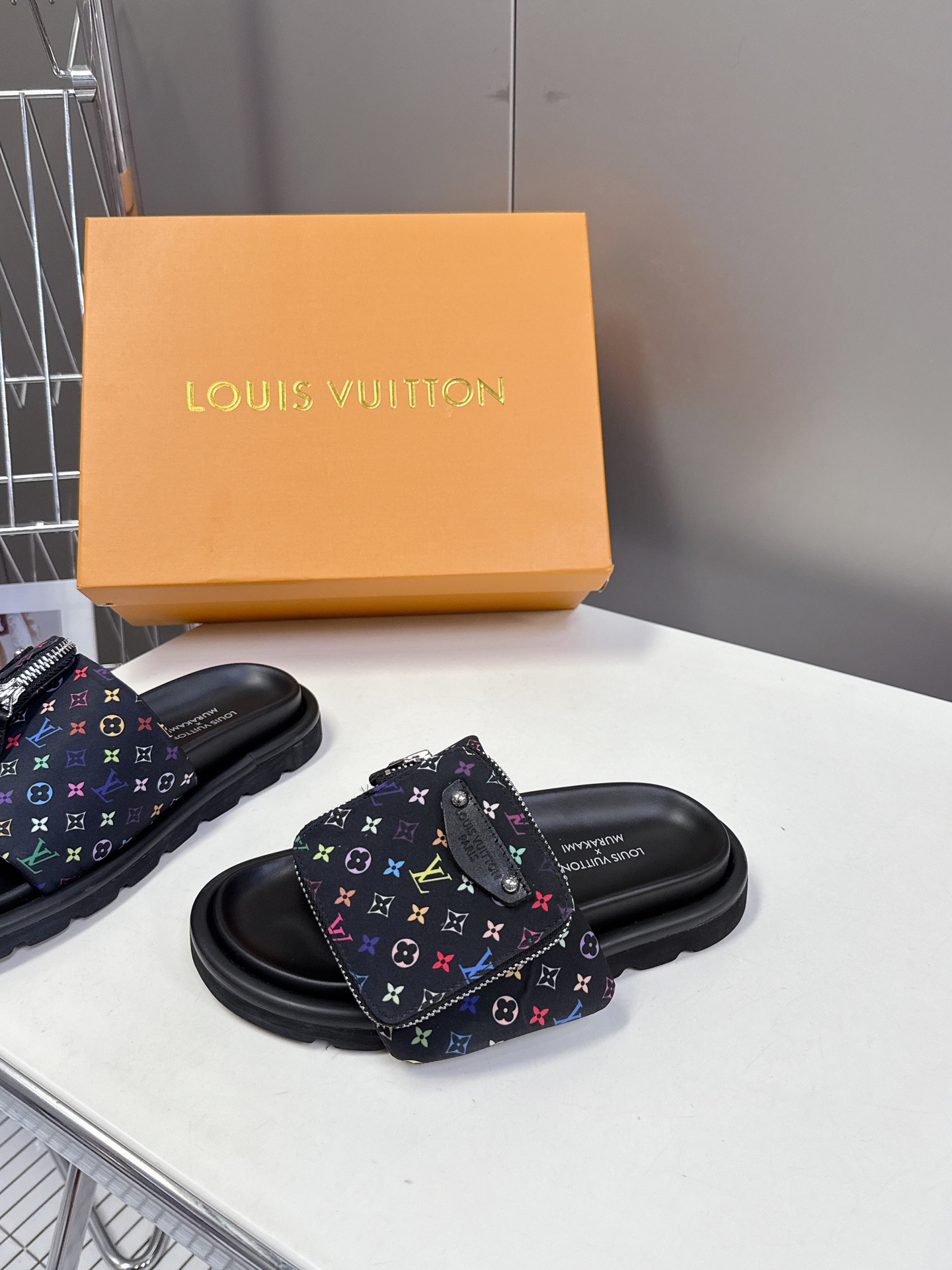  LV 路易威登X TM村上隆联名情侣款拖鞋硬货上新🆕

❥BS代购级别！高级感十足！国内外博主刷爆的一
