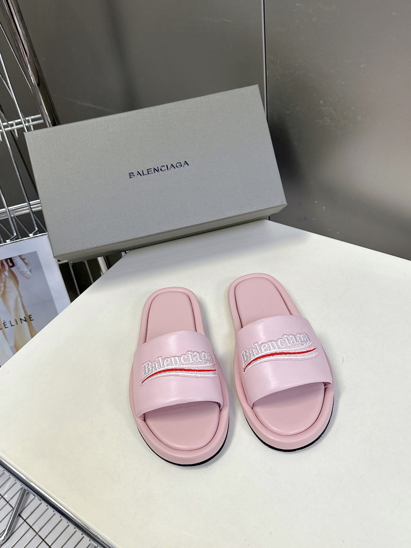 Balenciaga巴黎世家 新款情侣拖鞋 顶级版本🔝超火巴黎世家拖鞋 时装博主与欧美明星大爱款  时