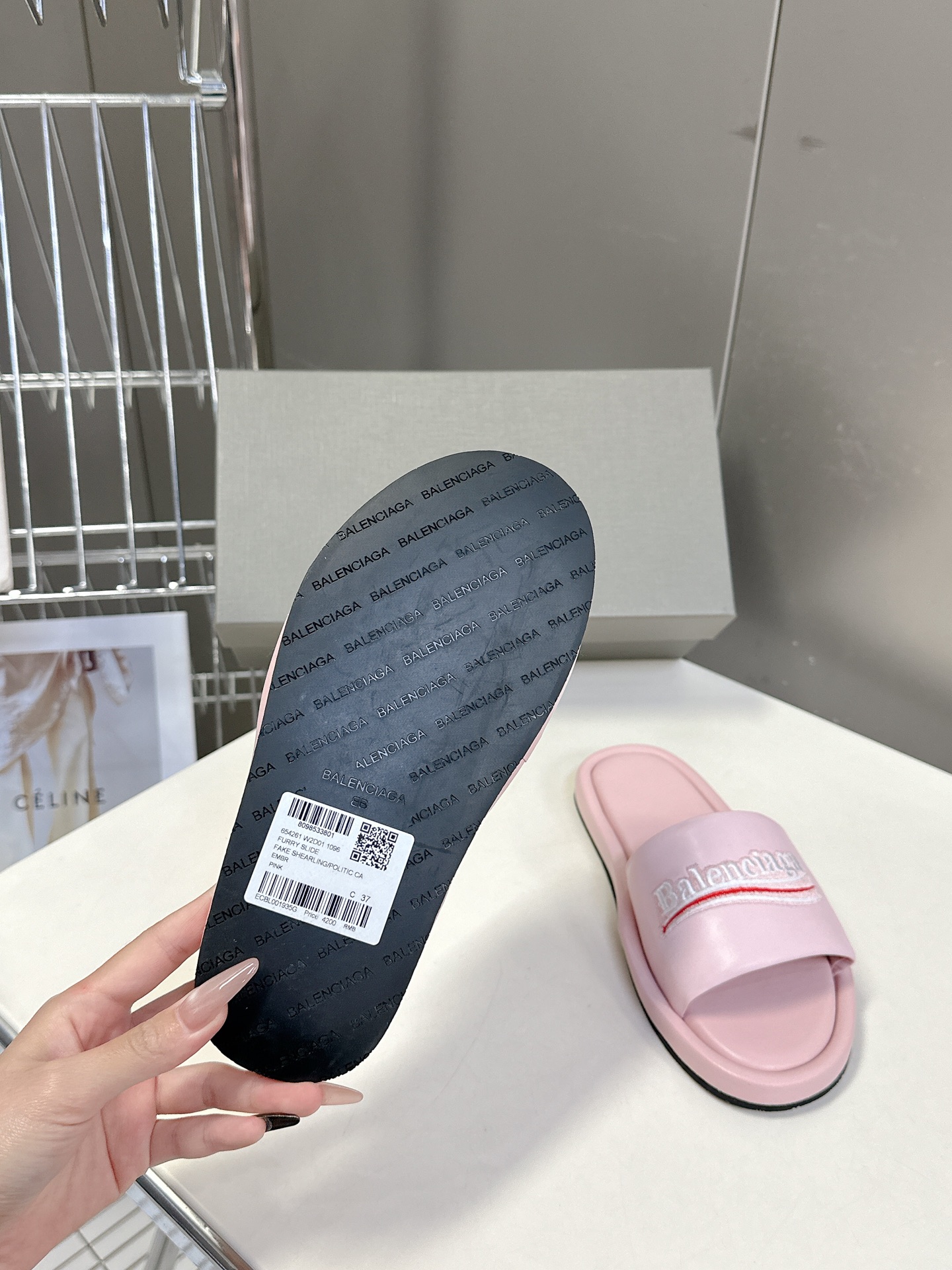  Balenciaga巴黎世家 新款情侣拖鞋 顶级版本🔝超火巴黎世家拖鞋 时装博主与欧美明星大爱款  时