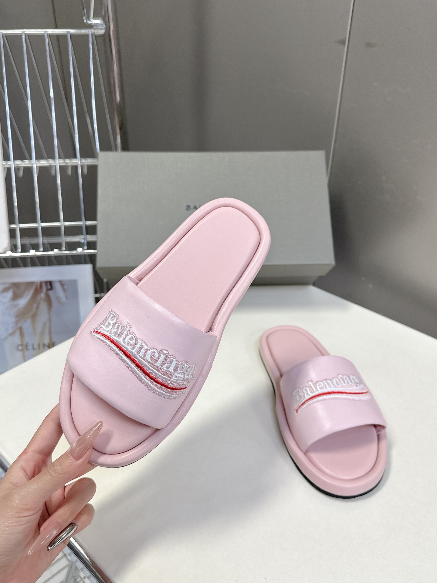  Balenciaga巴黎世家 新款情侣拖鞋 顶级版本🔝超火巴黎世家拖鞋 时装博主与欧美明星大爱款  时