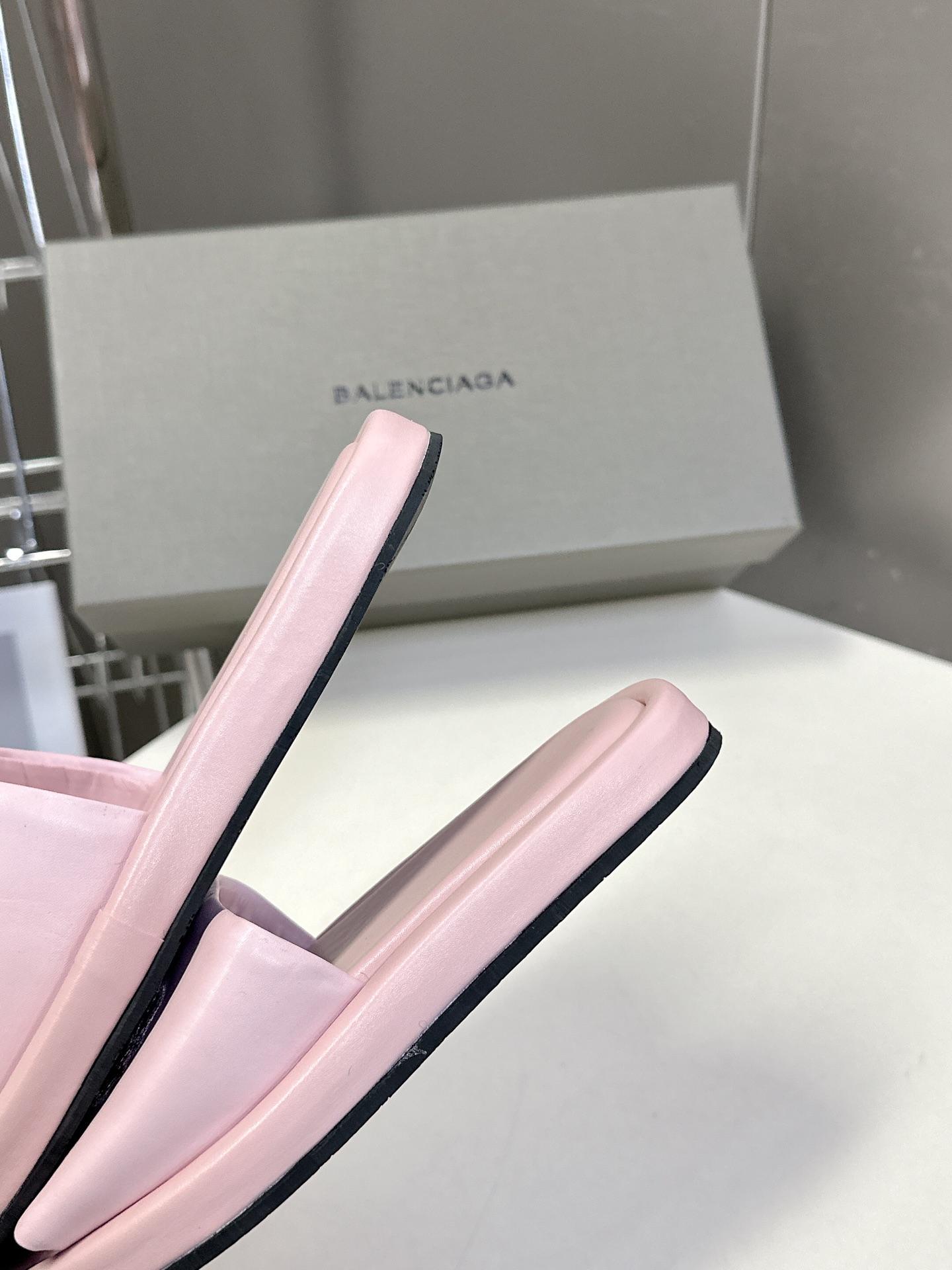  Balenciaga巴黎世家 新款情侣拖鞋 顶级版本🔝超火巴黎世家拖鞋 时装博主与欧美明星大爱款  时