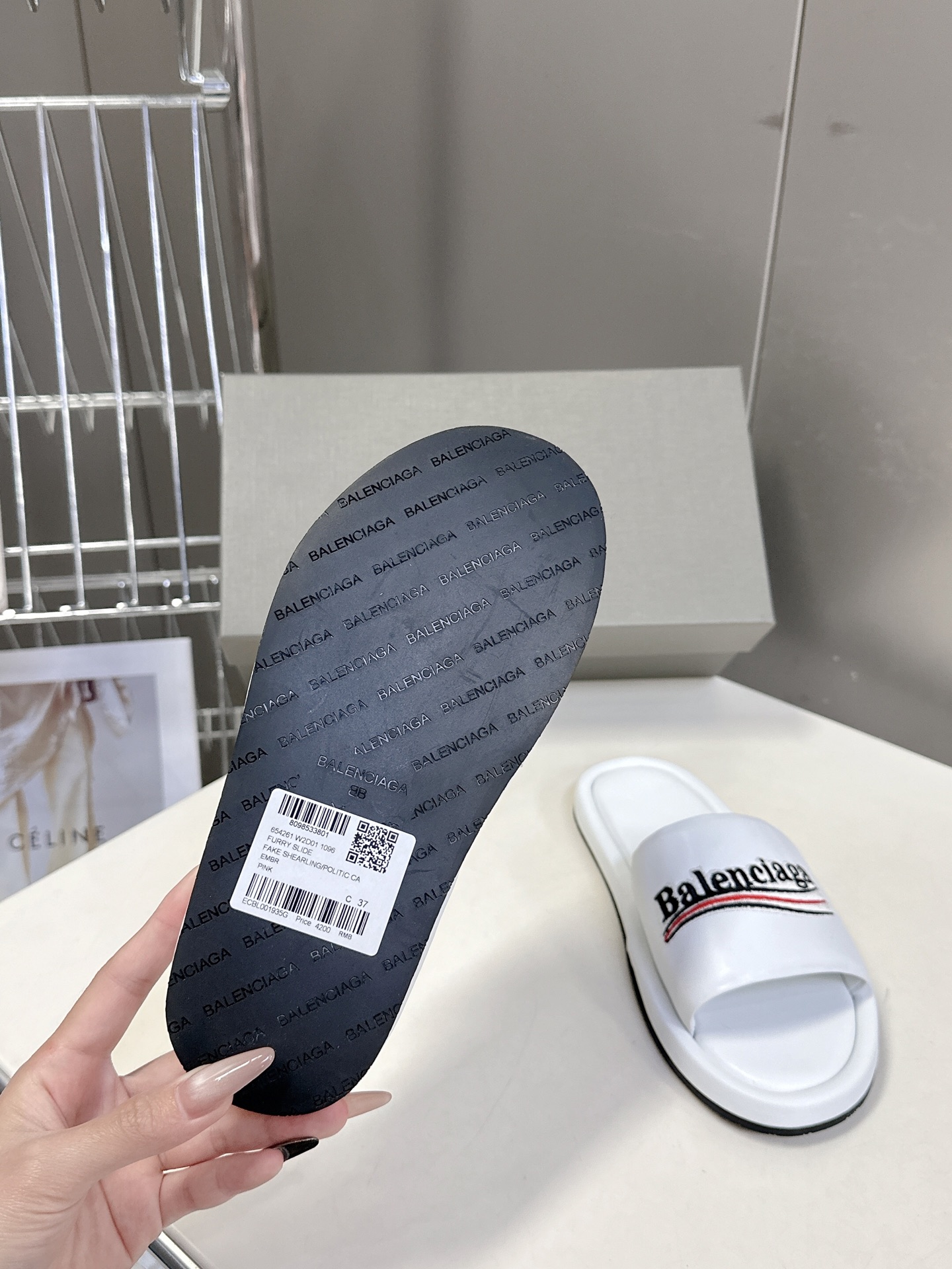  Balenciaga巴黎世家 新款情侣拖鞋 顶级版本🔝超火巴黎世家拖鞋 时装博主与欧美明星大爱款  时