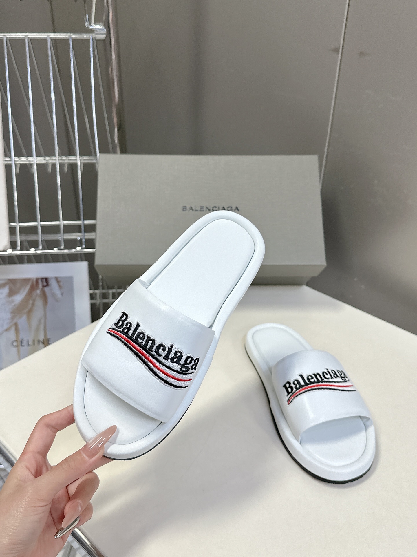 Balenciaga巴黎世家 新款情侣拖鞋 顶级版本🔝超火巴黎世家拖鞋 时装博主与欧美明星大爱款  时