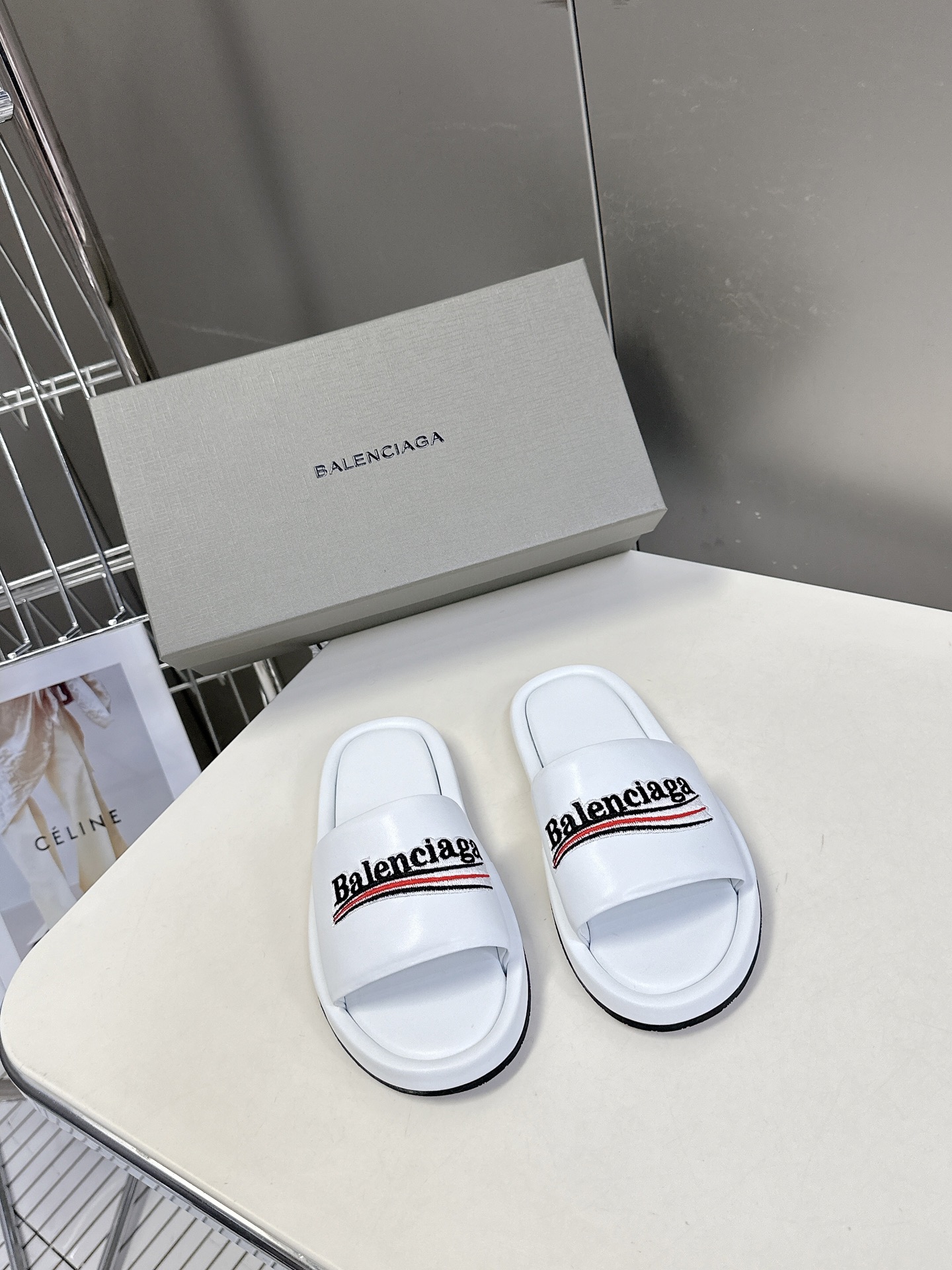  Balenciaga巴黎世家 新款情侣拖鞋 顶级版本🔝超火巴黎世家拖鞋 时装博主与欧美明星大爱款  时