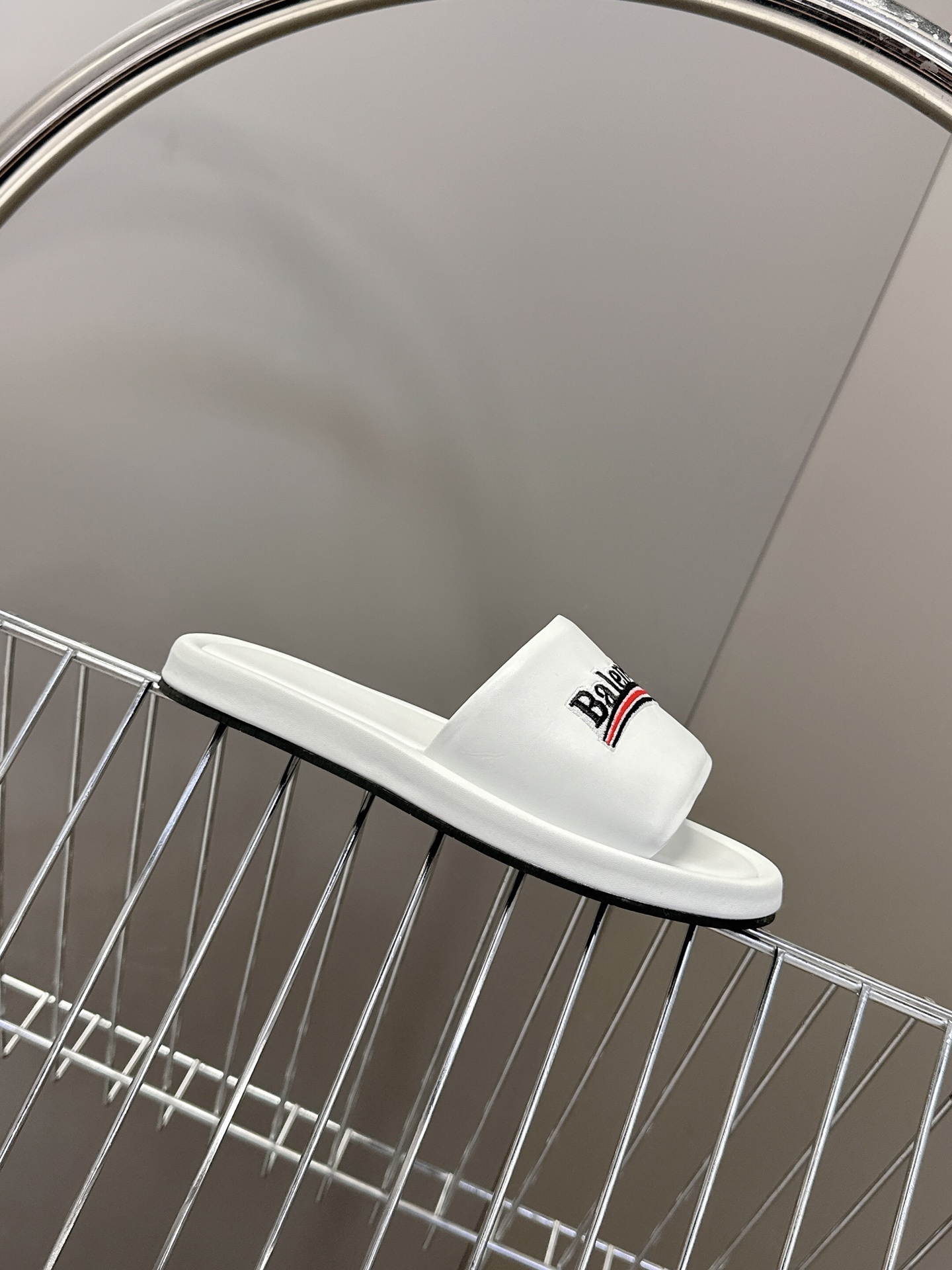  Balenciaga巴黎世家 新款情侣拖鞋 顶级版本🔝超火巴黎世家拖鞋 时装博主与欧美明星大爱款  时