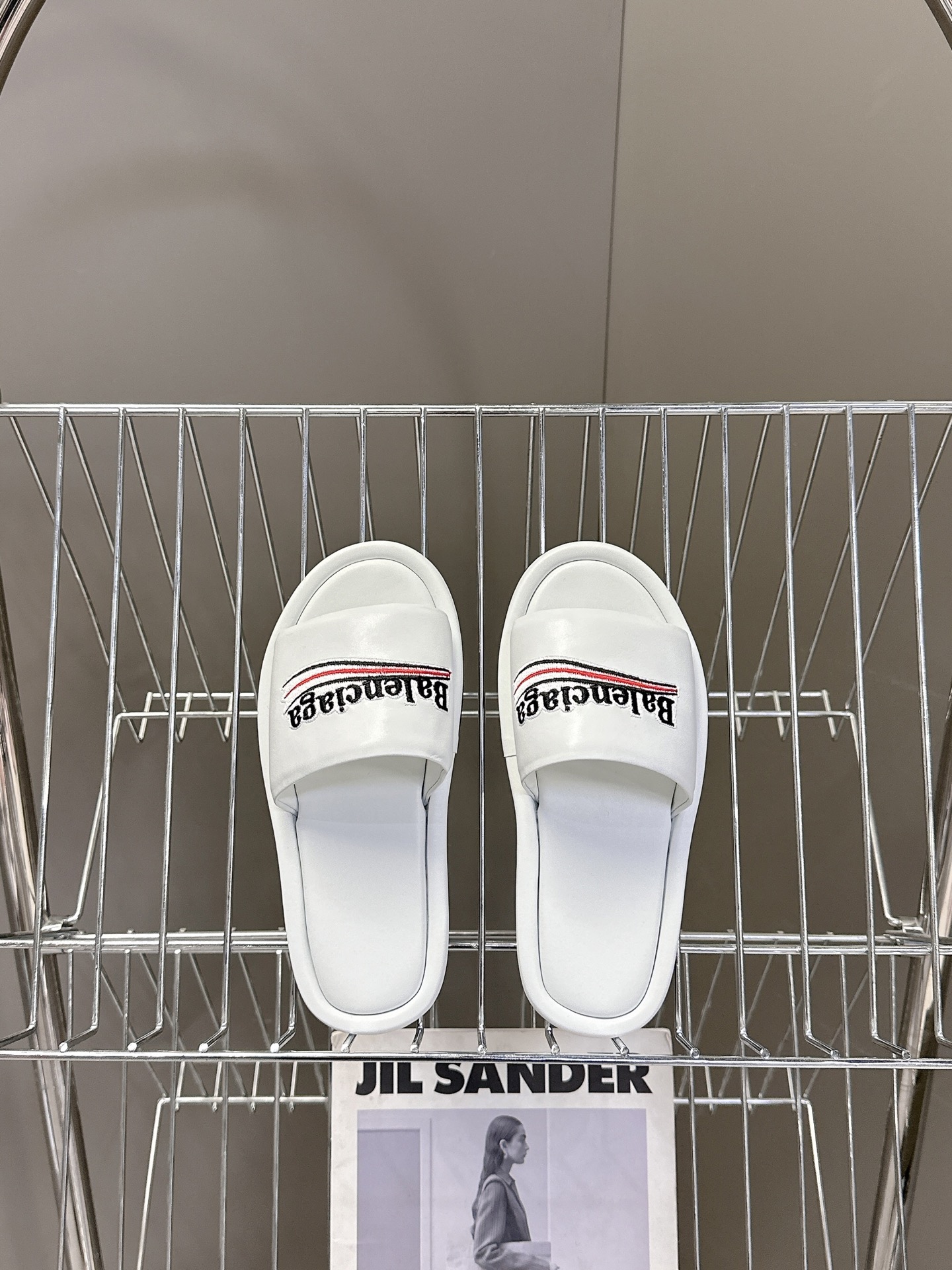  Balenciaga巴黎世家 新款情侣拖鞋 顶级版本🔝超火巴黎世家拖鞋 时装博主与欧美明星大爱款  时
