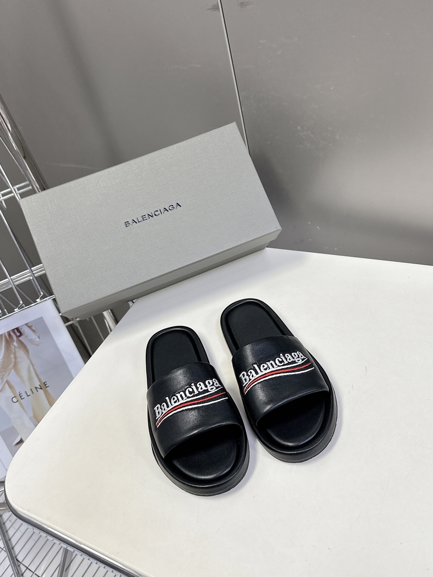  Balenciaga巴黎世家 新款情侣拖鞋 顶级版本🔝超火巴黎世家拖鞋 时装博主与欧美明星大爱款  时