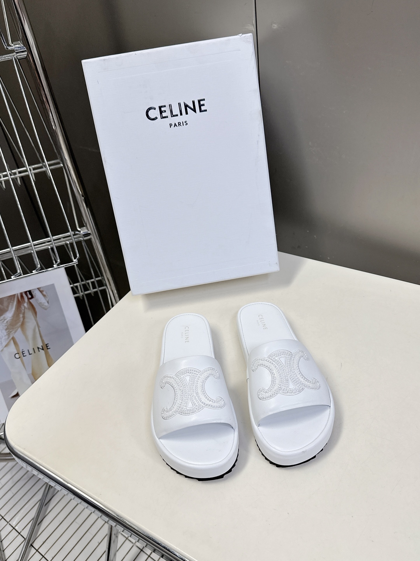  CELINE思琳春夏最新款凯旋门拖鞋             超多网红时尚博主种草 夏天必备 超级无敌