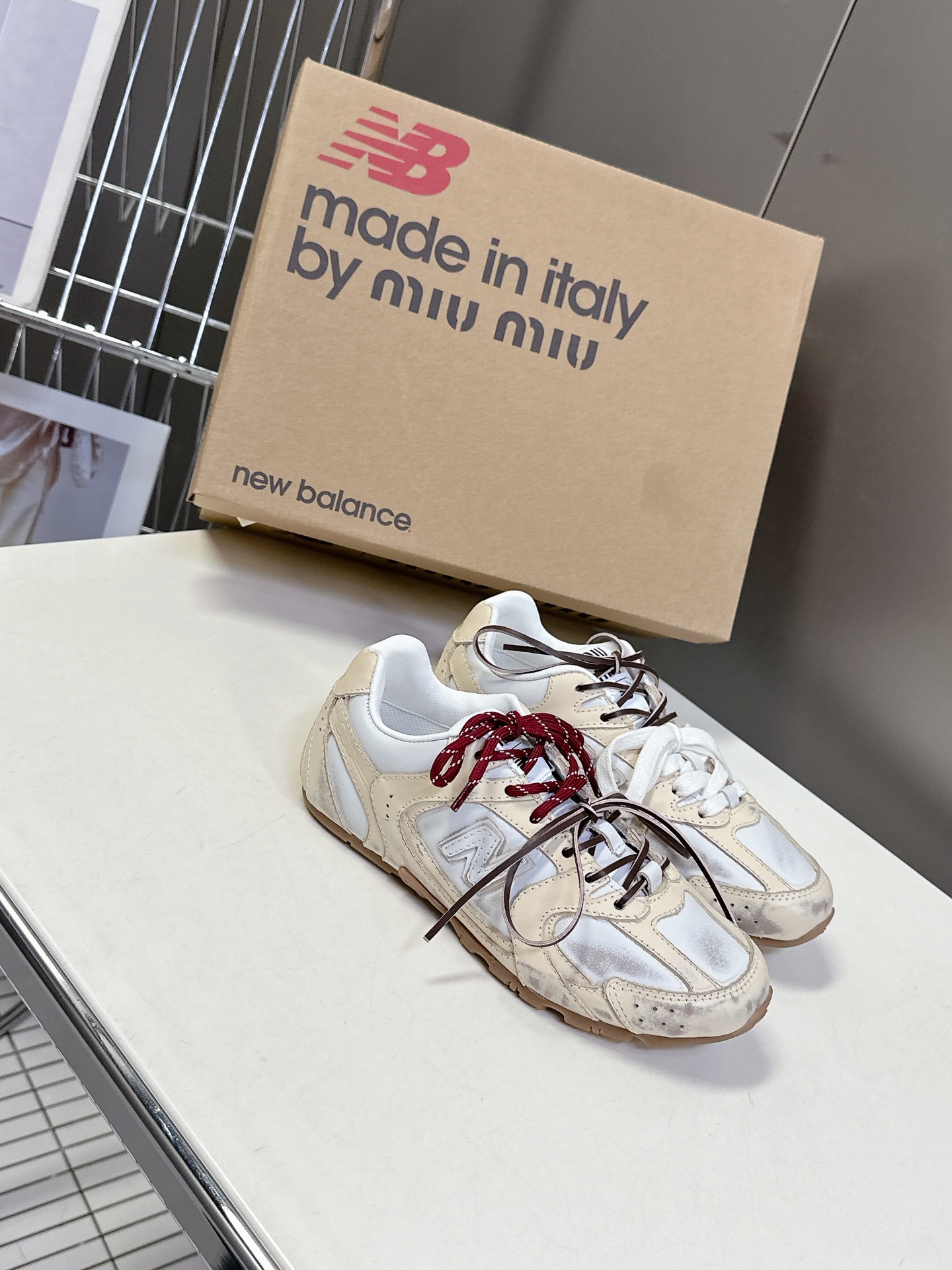  Miu Miu✖️New Balance 联名系列运动鞋、各大品牌都热衷于跨界联名、缪缪这次联名诚意满