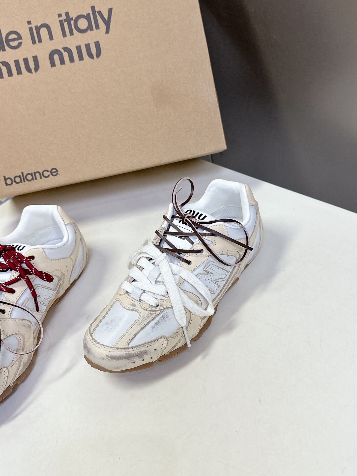  Miu Miu✖️New Balance 联名系列运动鞋、各大品牌都热衷于跨界联名、缪缪这次联名诚意满