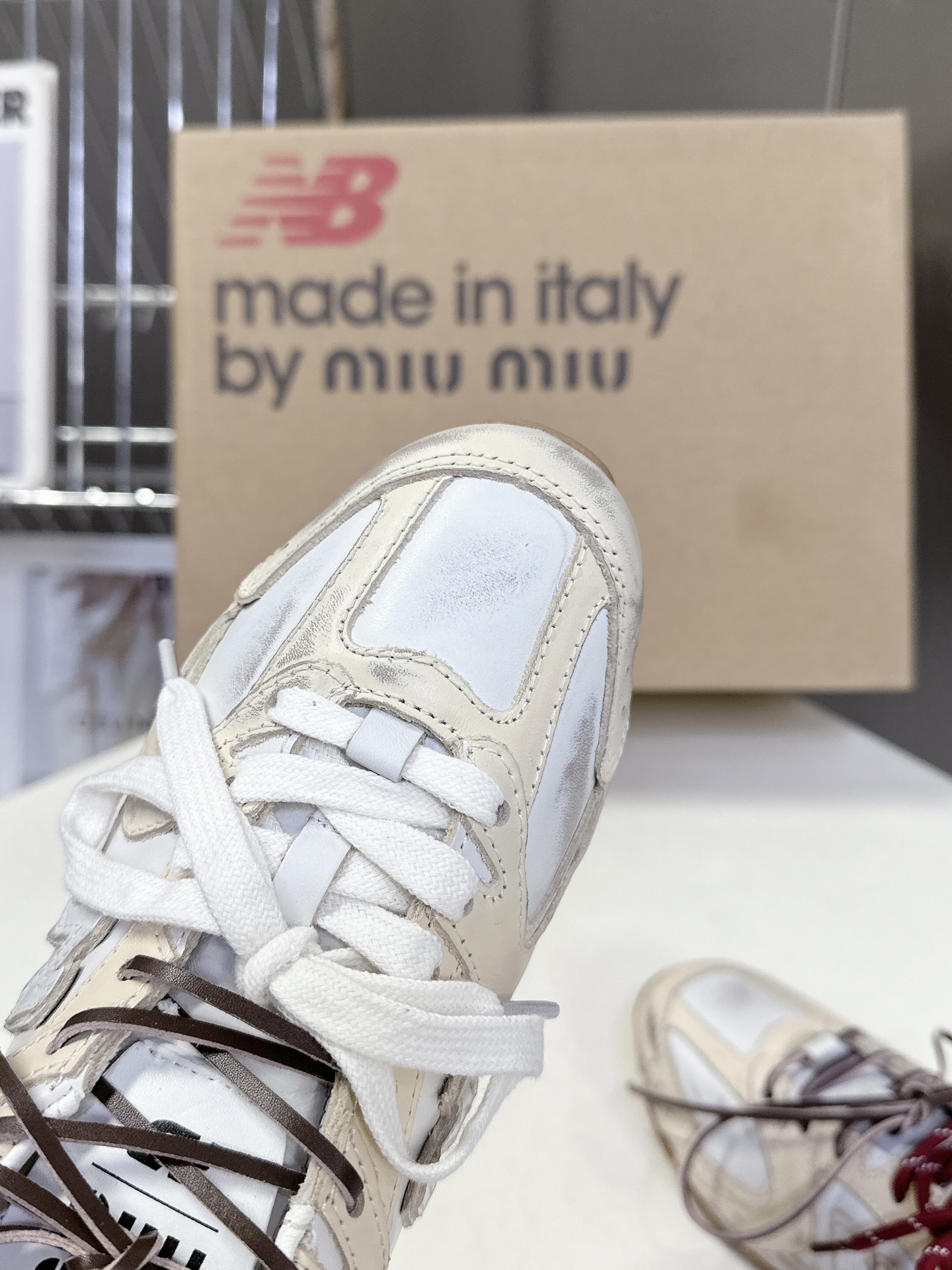  Miu Miu✖️New Balance 联名系列运动鞋、各大品牌都热衷于跨界联名、缪缪这次联名诚意满