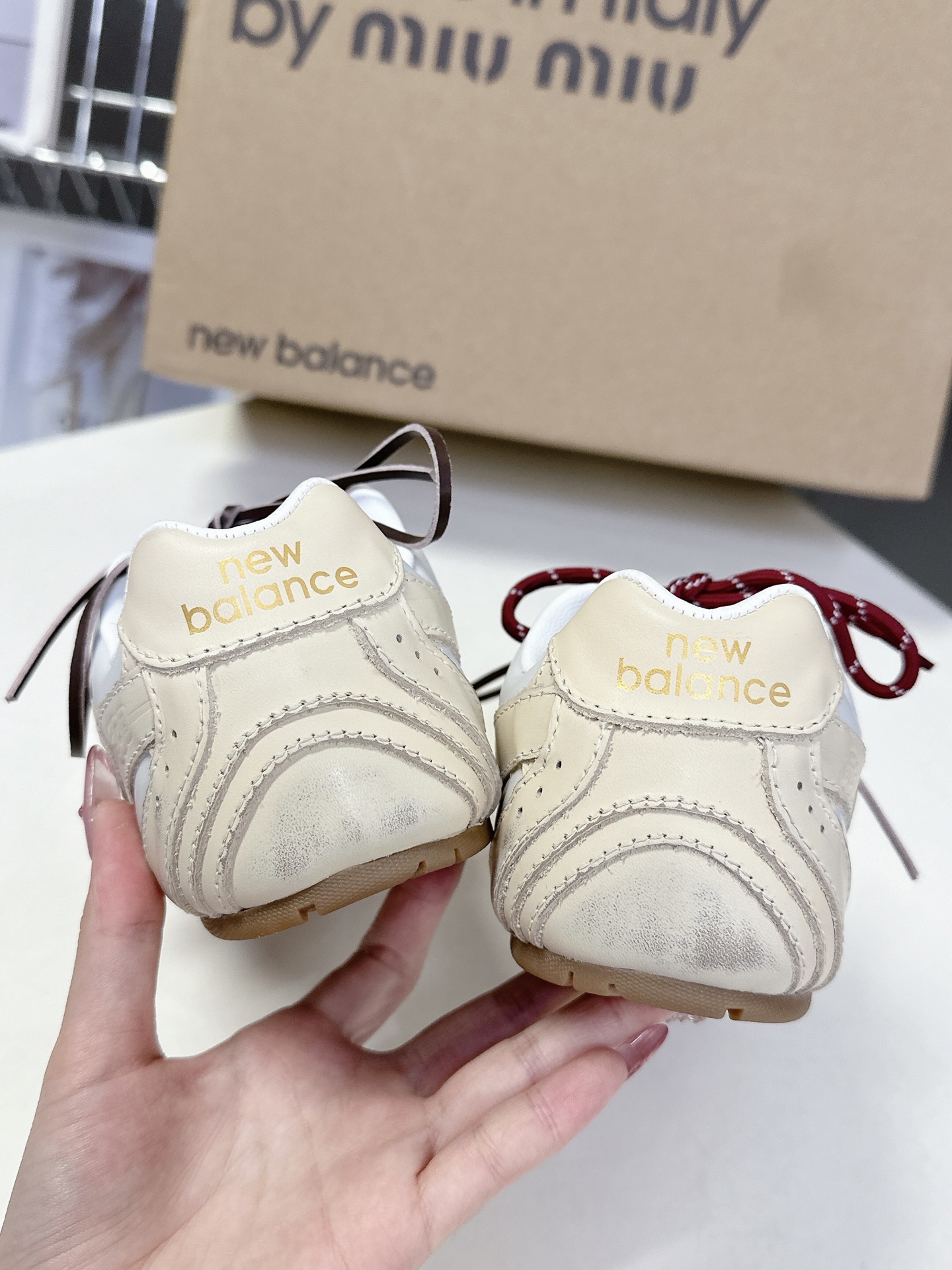  Miu Miu✖️New Balance 联名系列运动鞋、各大品牌都热衷于跨界联名、缪缪这次联名诚意满