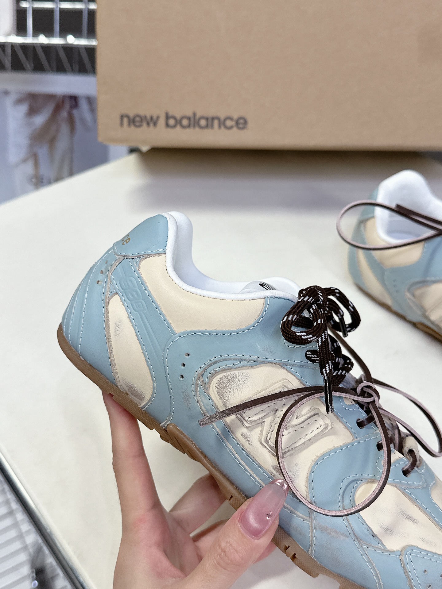  Miu Miu✖️New Balance 联名系列运动鞋、各大品牌都热衷于跨界联名、缪缪这次联名诚意满