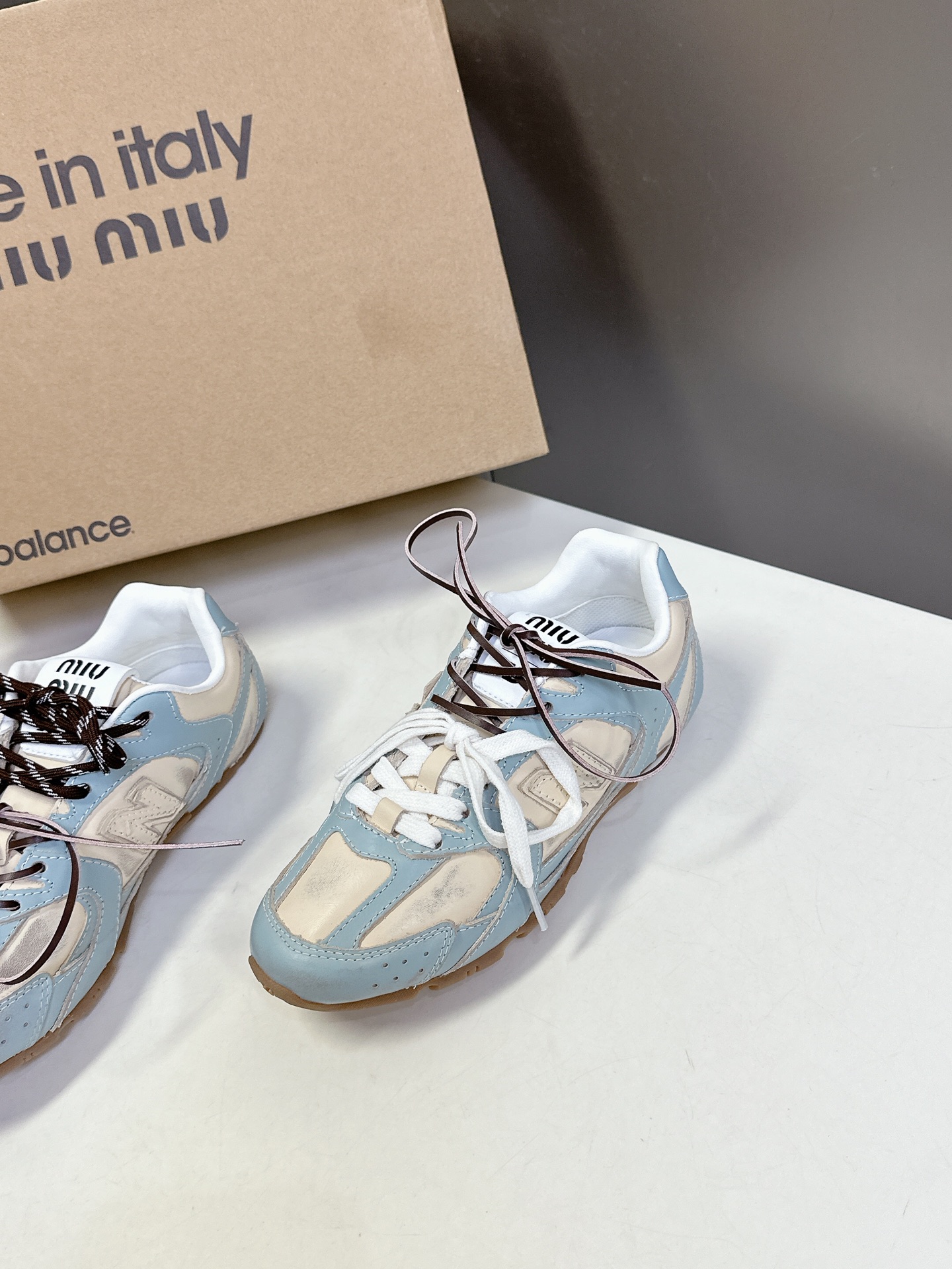  Miu Miu✖️New Balance 联名系列运动鞋、各大品牌都热衷于跨界联名、缪缪这次联名诚意满