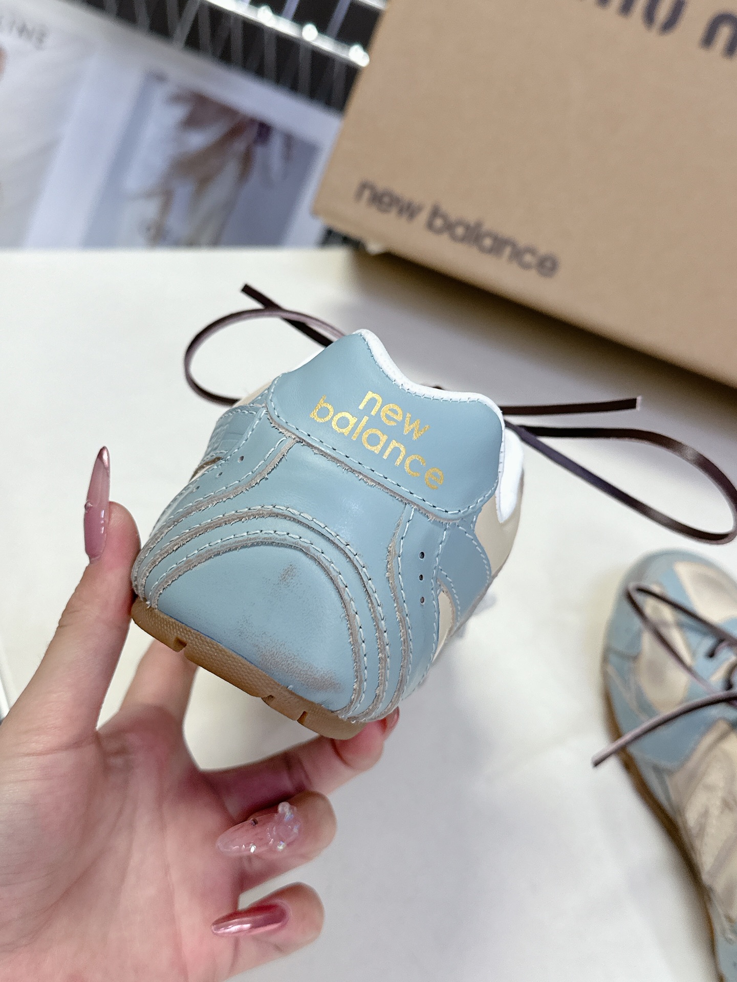  Miu Miu✖️New Balance 联名系列运动鞋、各大品牌都热衷于跨界联名、缪缪这次联名诚意满
