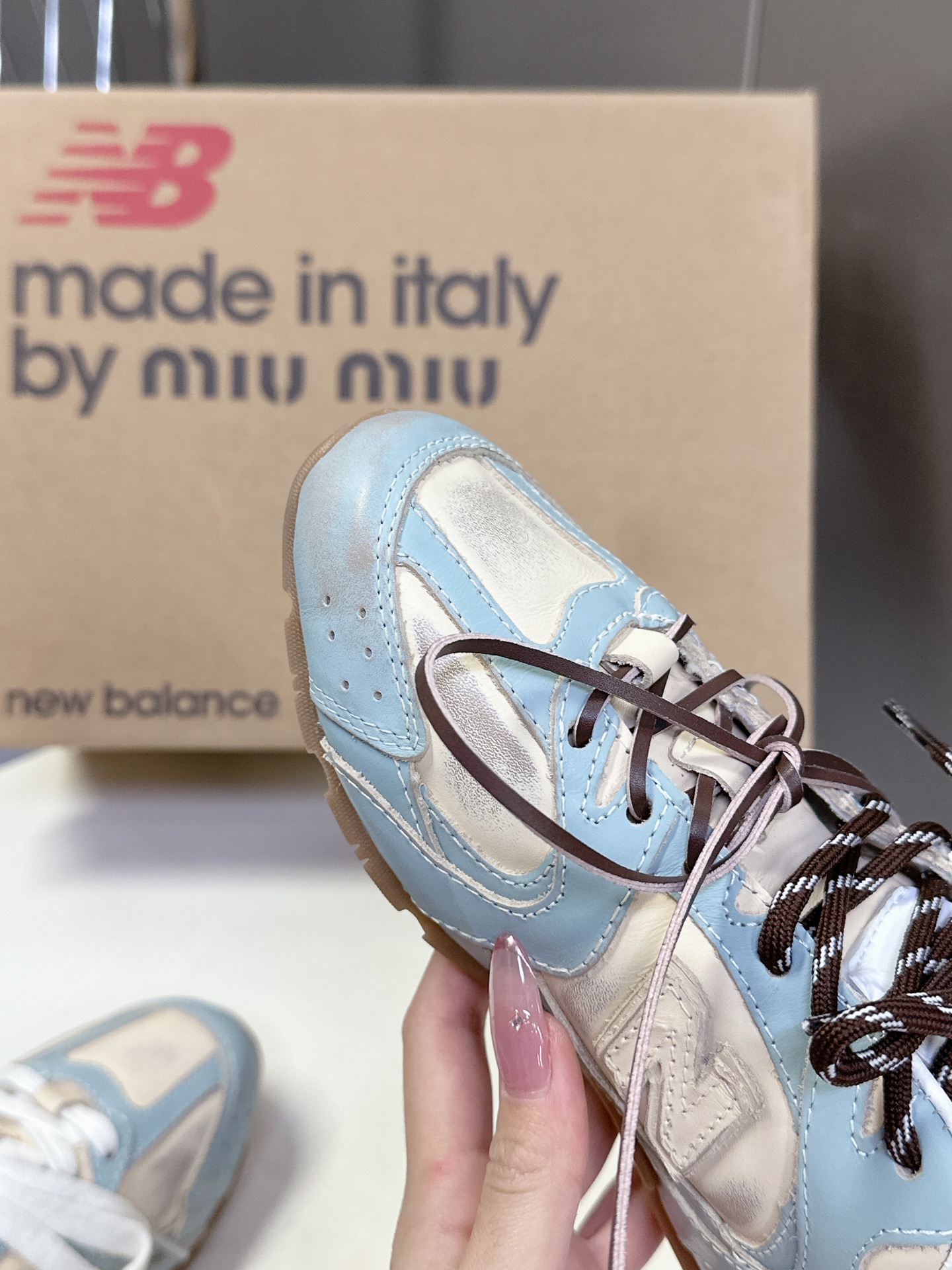  Miu Miu✖️New Balance 联名系列运动鞋、各大品牌都热衷于跨界联名、缪缪这次联名诚意满