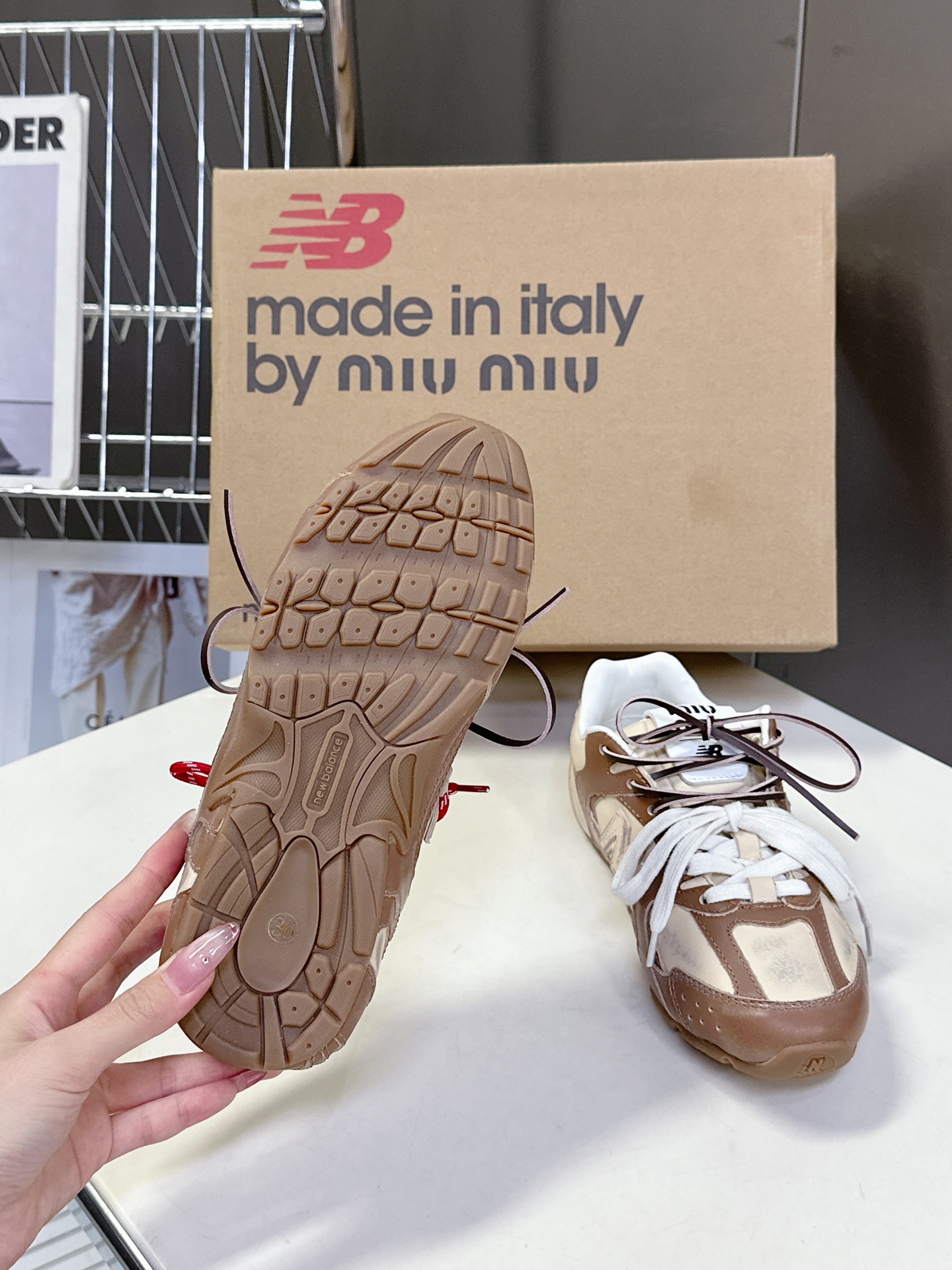 Miu Miu✖️New Balance 联名系列运动鞋、各大品牌都热衷于跨界联名、缪缪这次联名诚意满