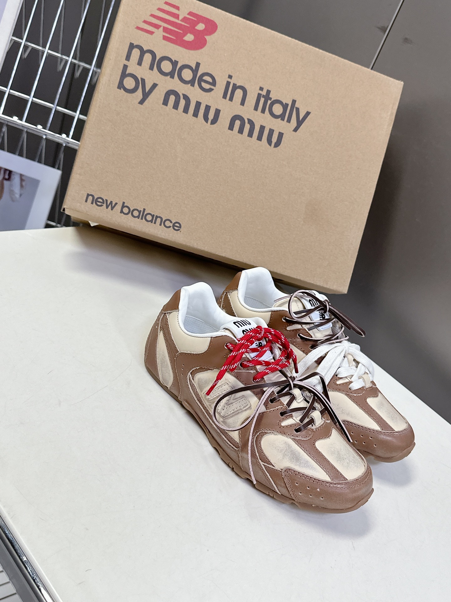  Miu Miu✖️New Balance 联名系列运动鞋、各大品牌都热衷于跨界联名、缪缪这次联名诚意满