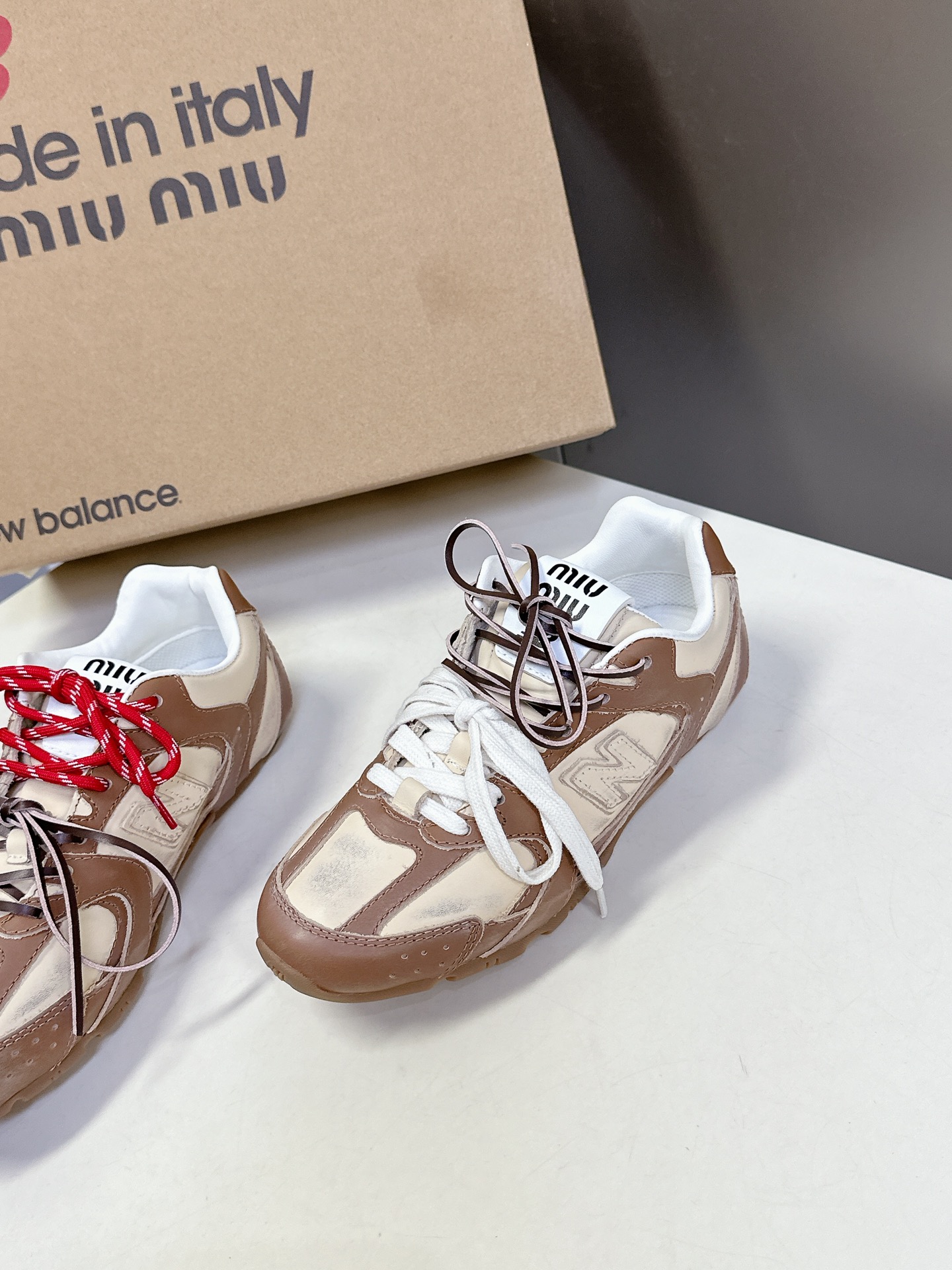  Miu Miu✖️New Balance 联名系列运动鞋、各大品牌都热衷于跨界联名、缪缪这次联名诚意满