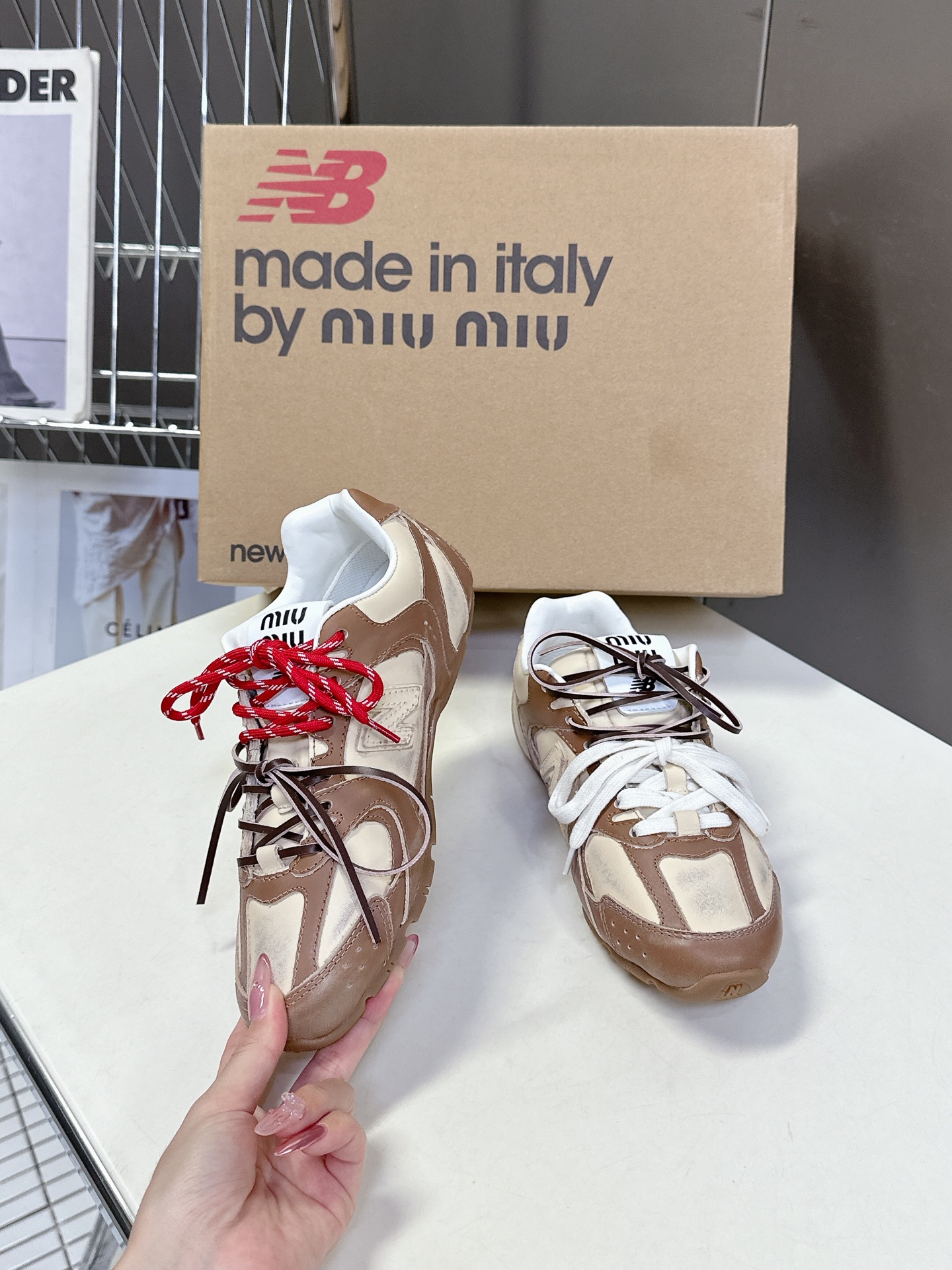  Miu Miu✖️New Balance 联名系列运动鞋、各大品牌都热衷于跨界联名、缪缪这次联名诚意满