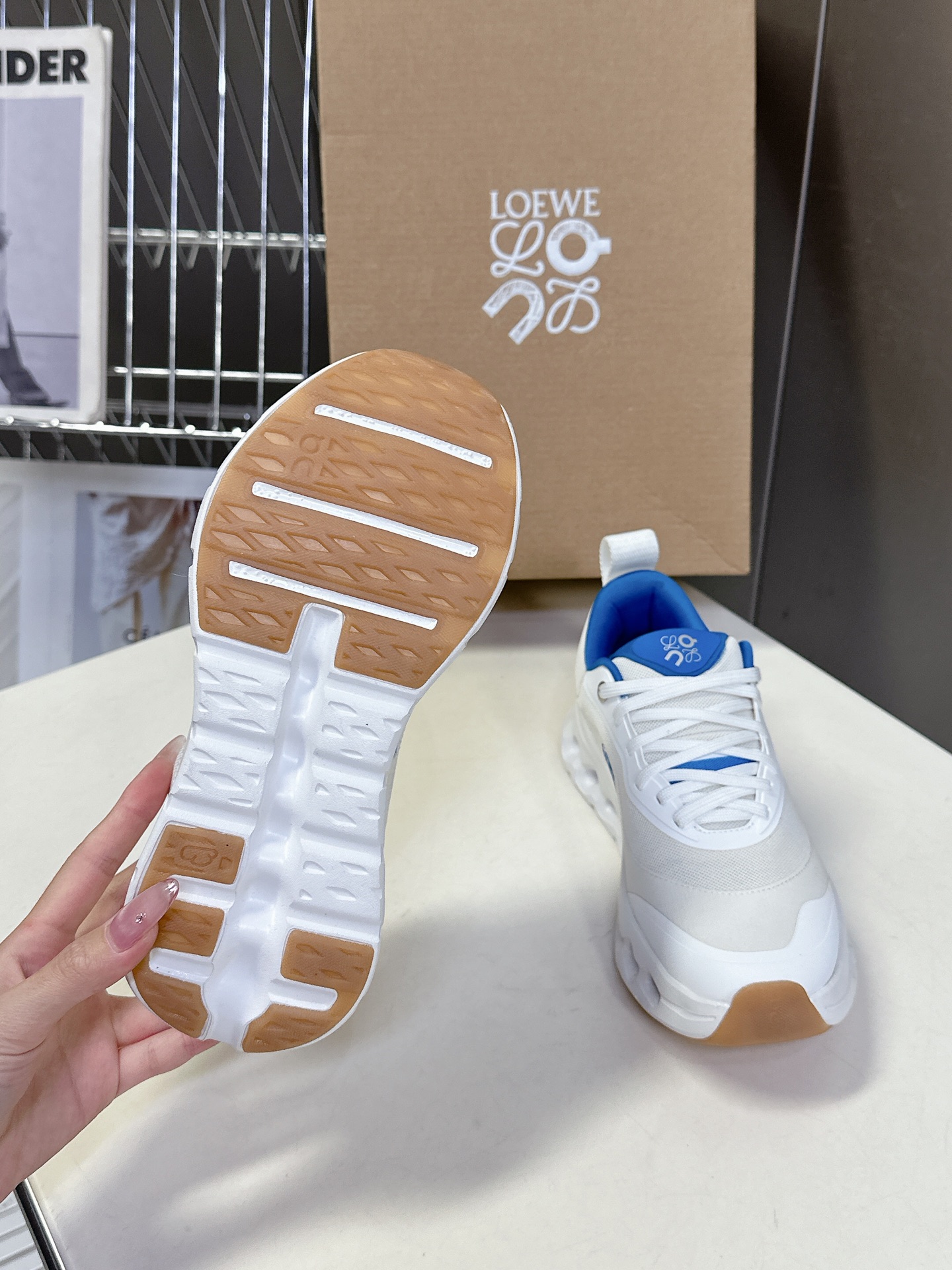  Loewe罗意威 x on cioudtilt2.0跑鞋‼️情侣款
       罗意威 xon 昂跑