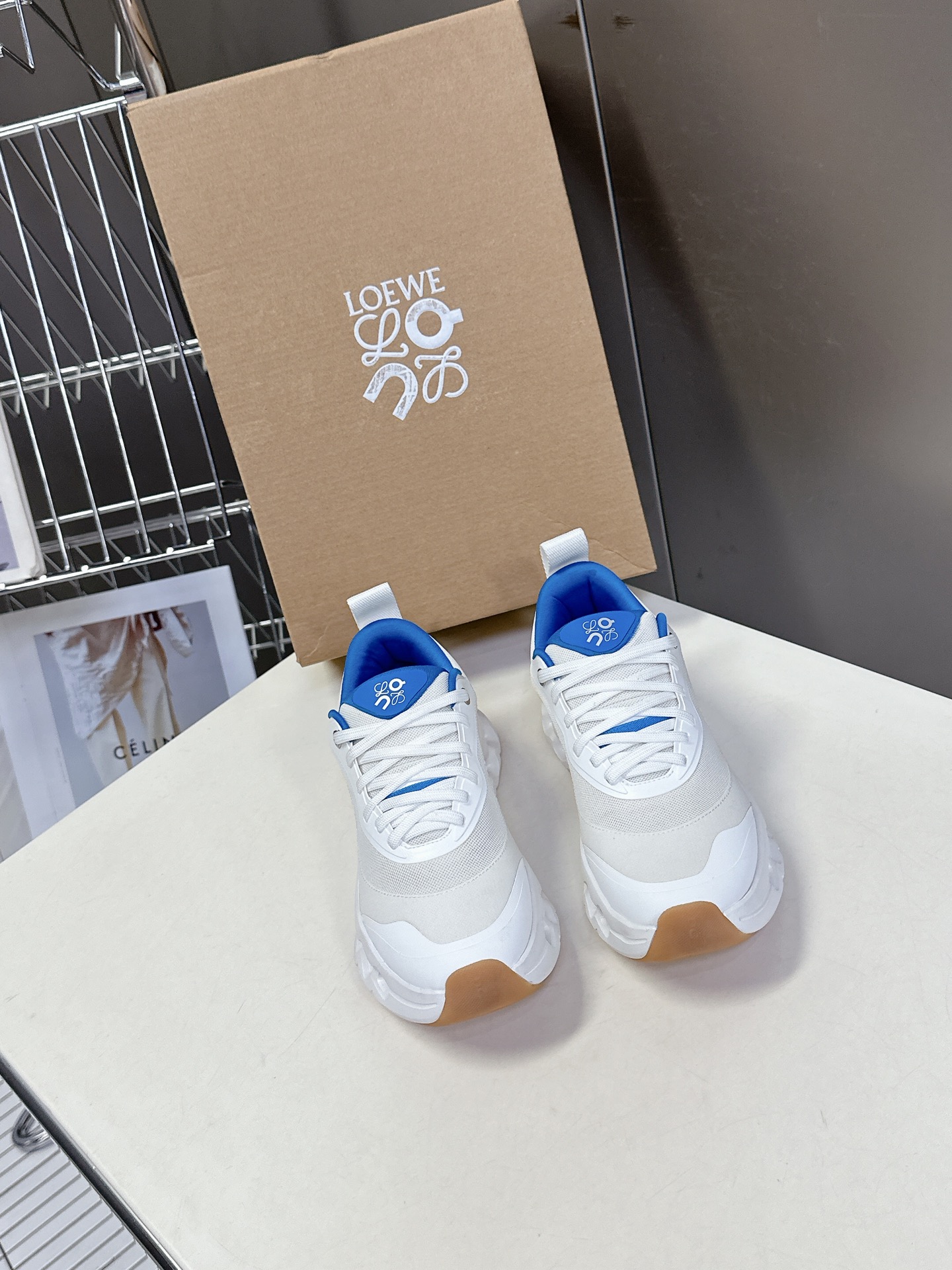  Loewe罗意威 x on cioudtilt2.0跑鞋‼️情侣款
       罗意威 xon 昂跑