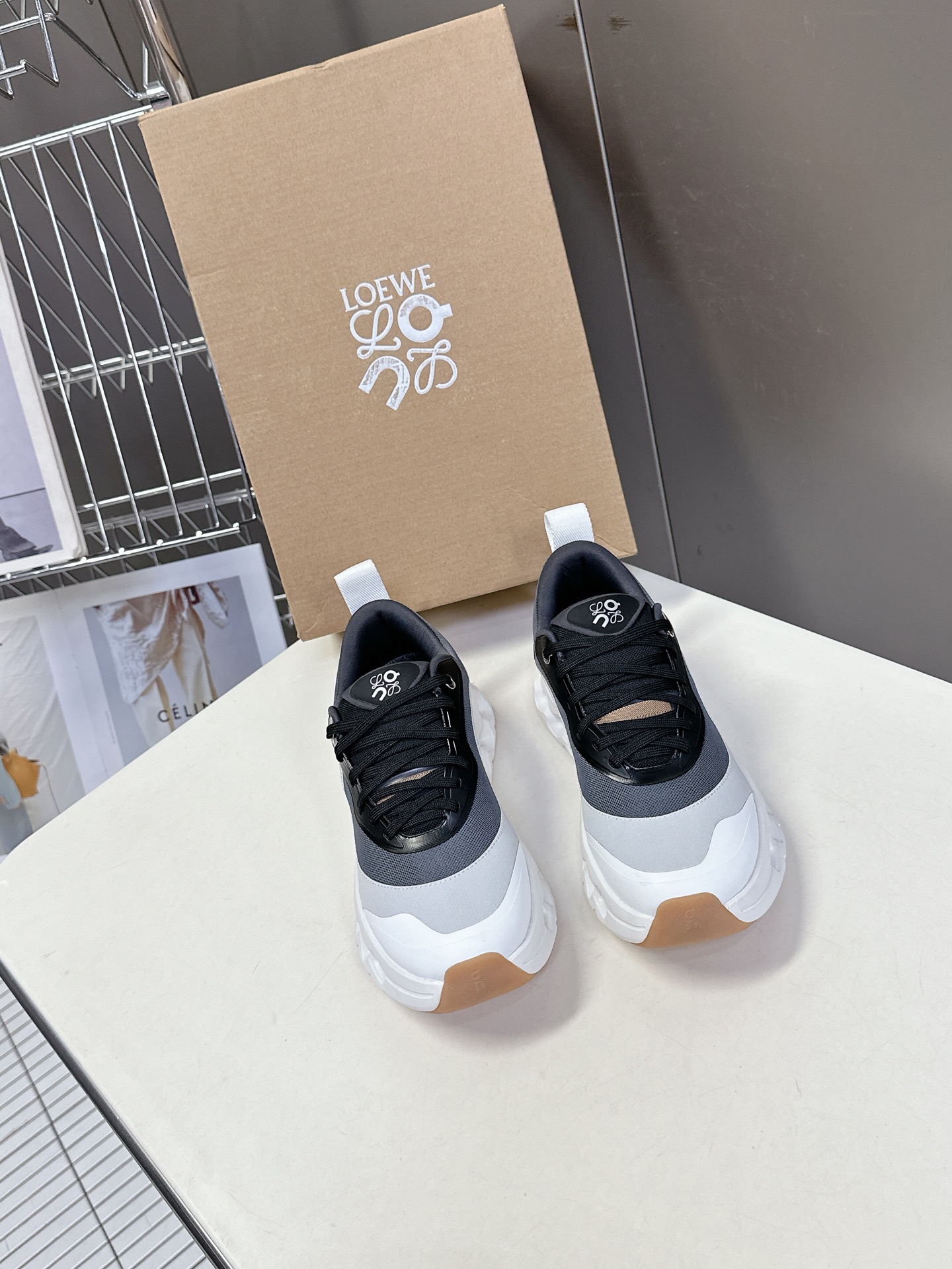  Loewe罗意威 x on cioudtilt2.0跑鞋‼️情侣款
       罗意威 xon 昂跑