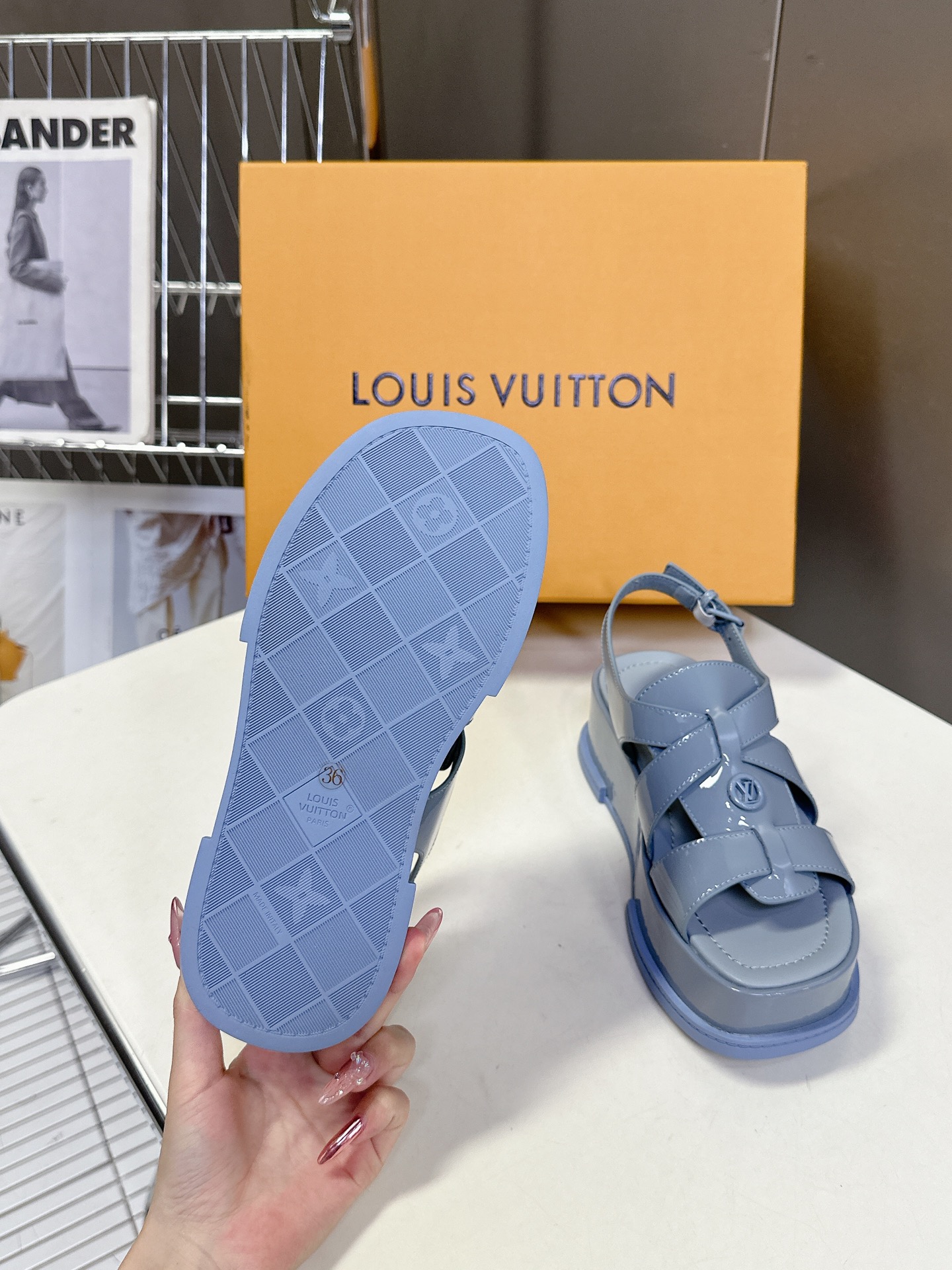  Louis Vuitton 路易威登 MAYA FLATFORM 凉鞋‼️
    本款 Maya F