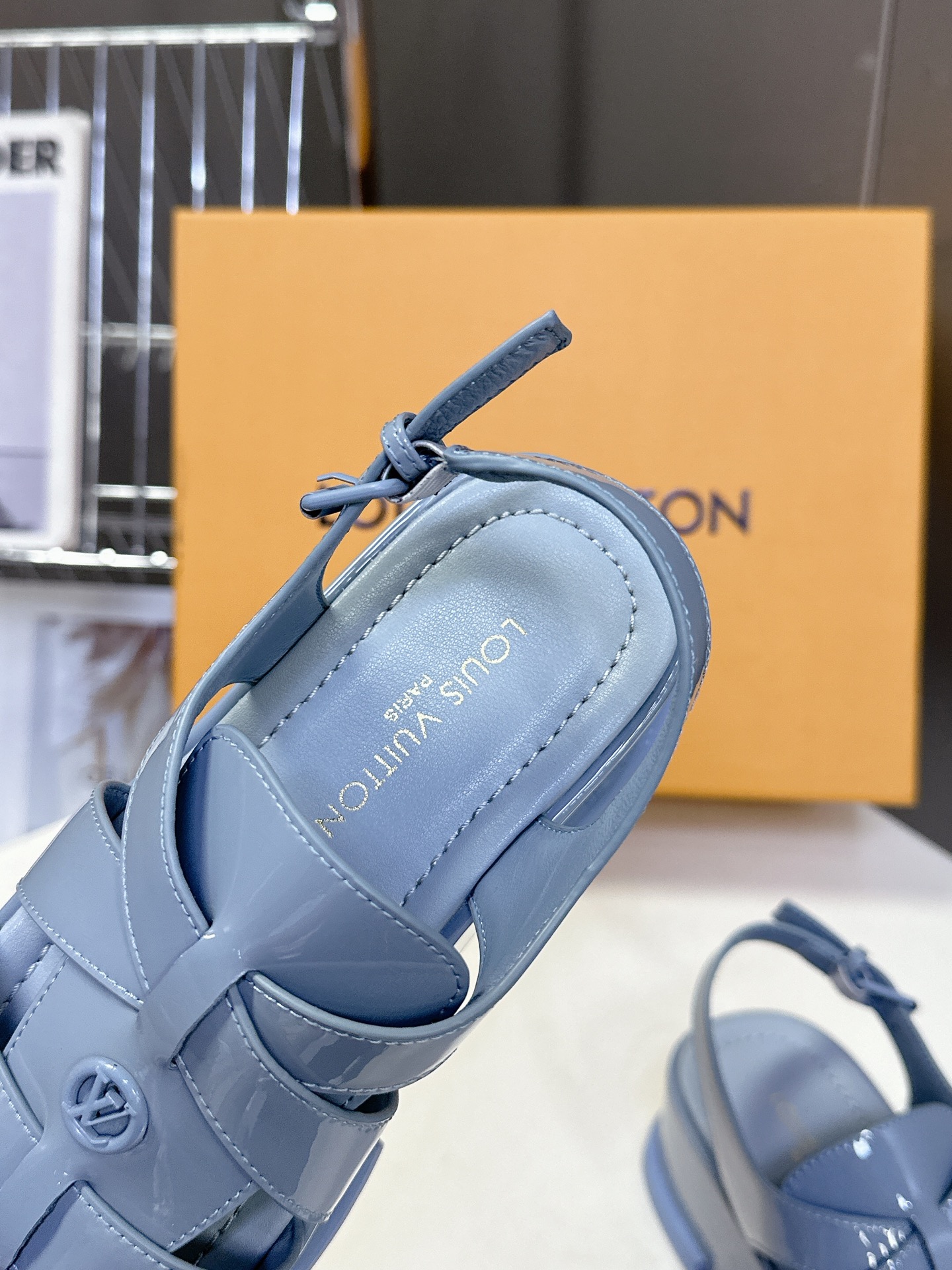  Louis Vuitton 路易威登 MAYA FLATFORM 凉鞋‼️
    本款 Maya F