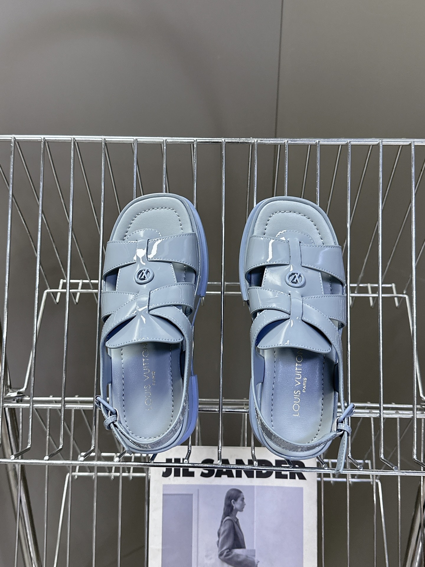  Louis Vuitton 路易威登 MAYA FLATFORM 凉鞋‼️
    本款 Maya F